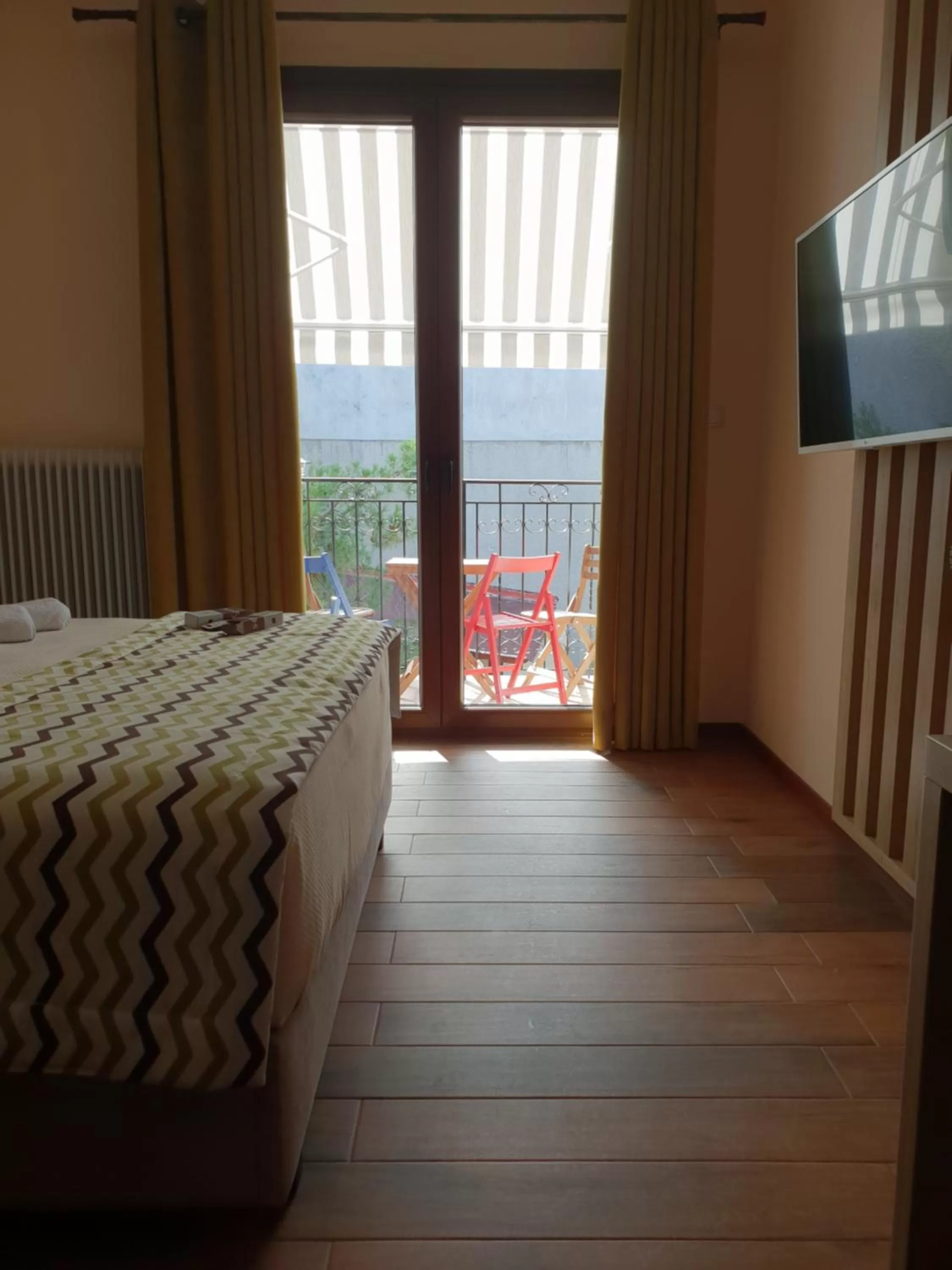 Photo of the whole room, Bed in Mondeus Inn Luxury