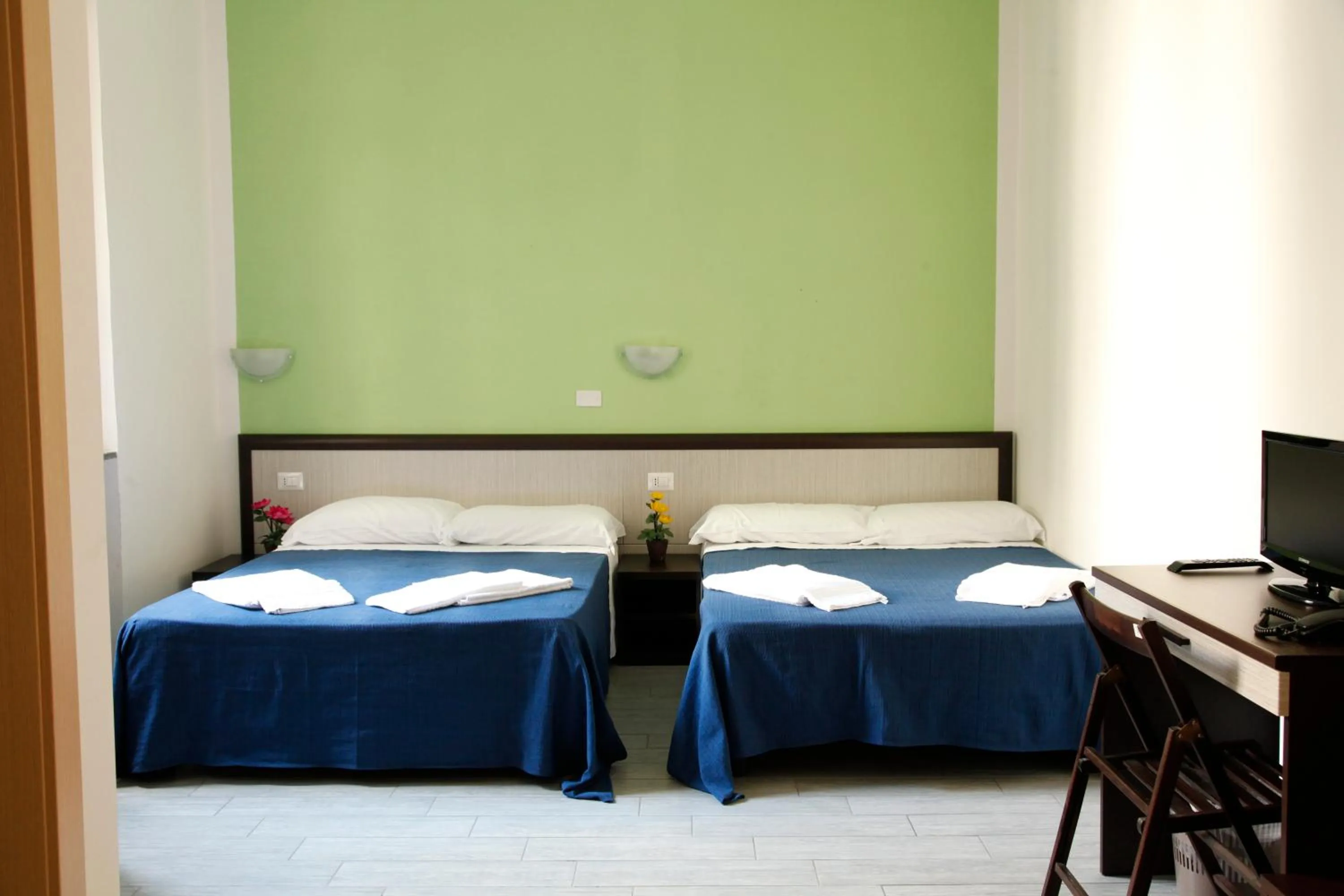 Photo of the whole room, Bed in HOTEL Poma