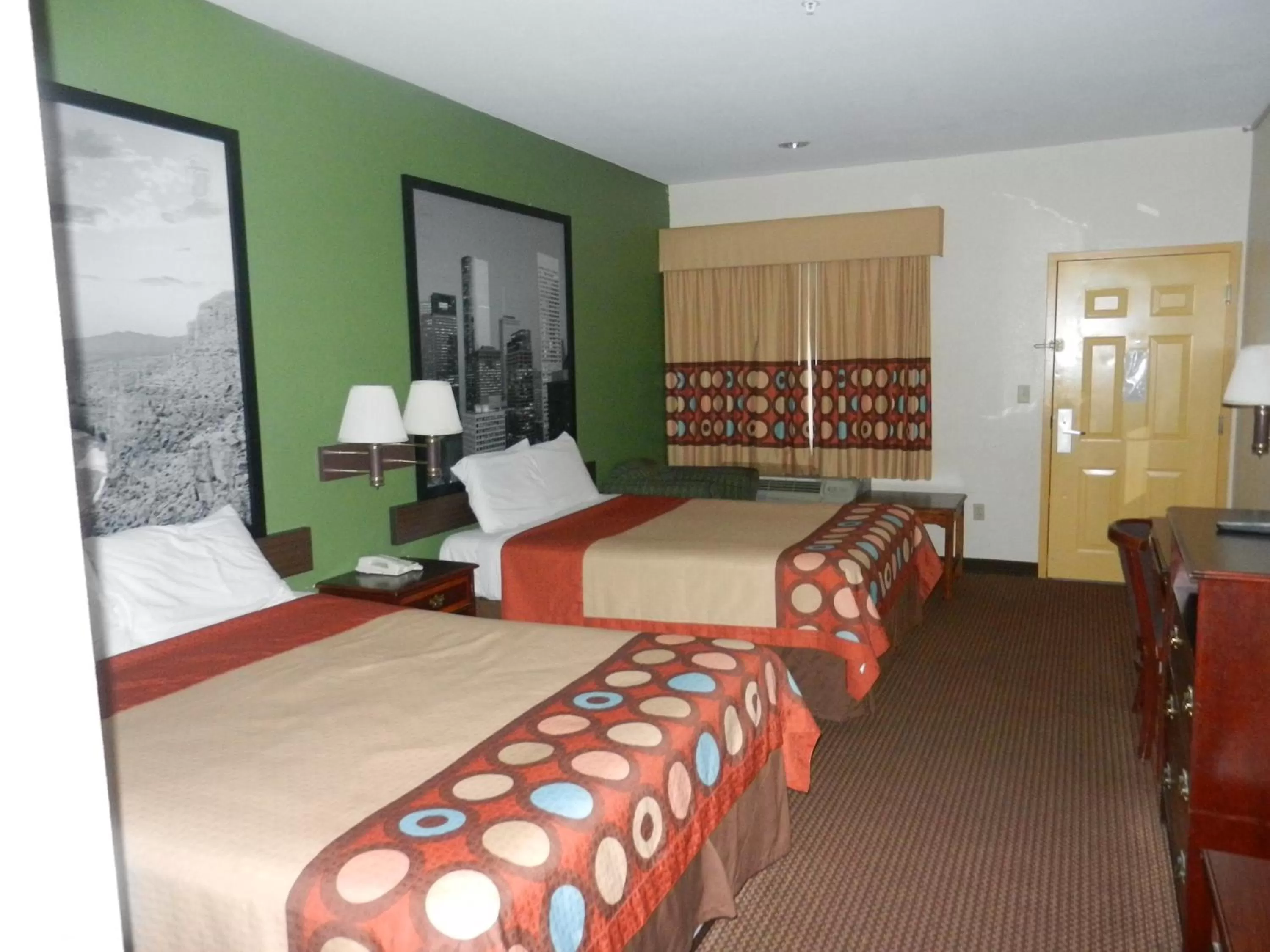 Photo of the whole room in Super 8 by Wyndham Humble - Atascocita - FM 1960 I-69