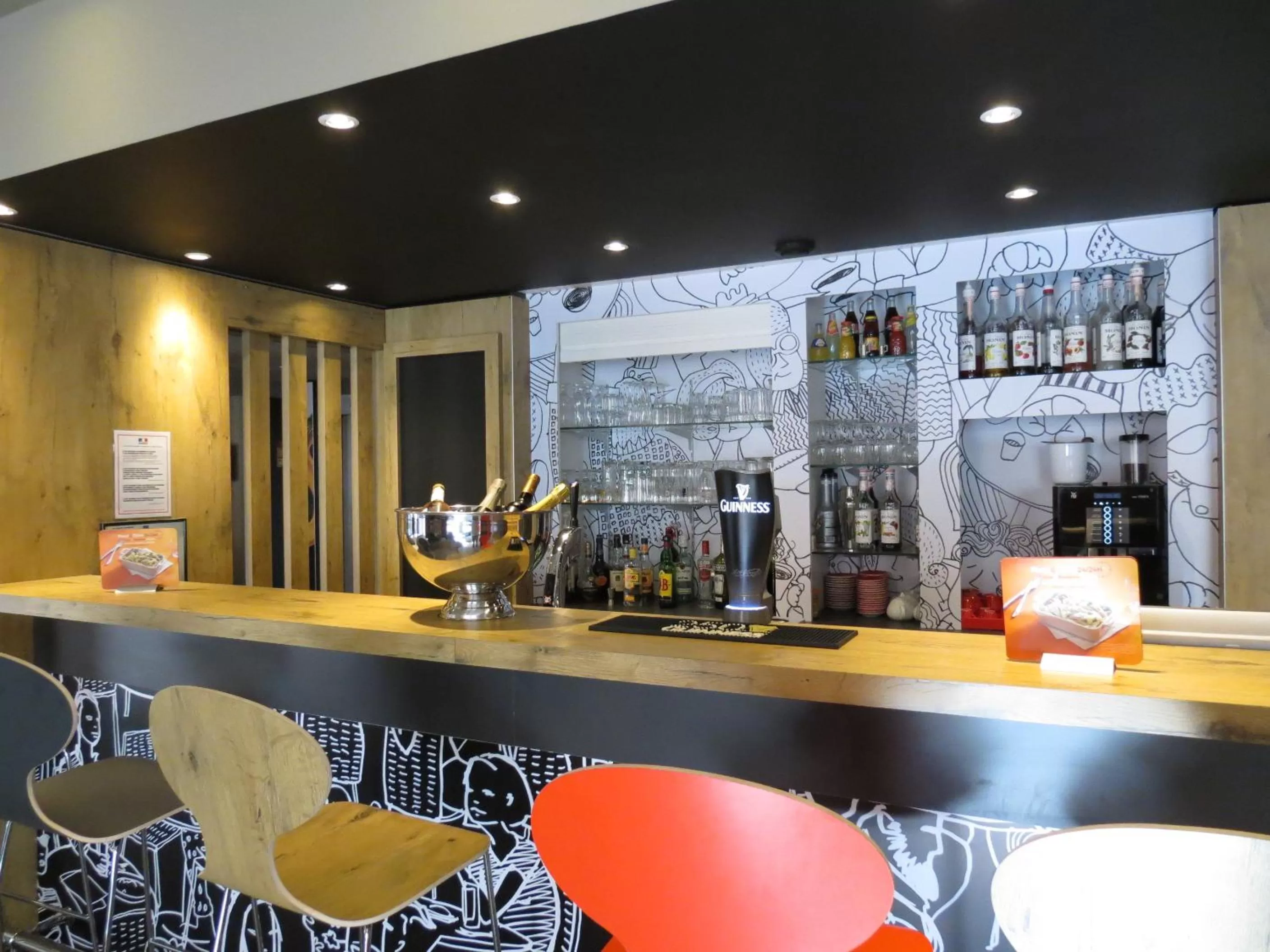 Lounge or bar in ibis Toulouse Centre