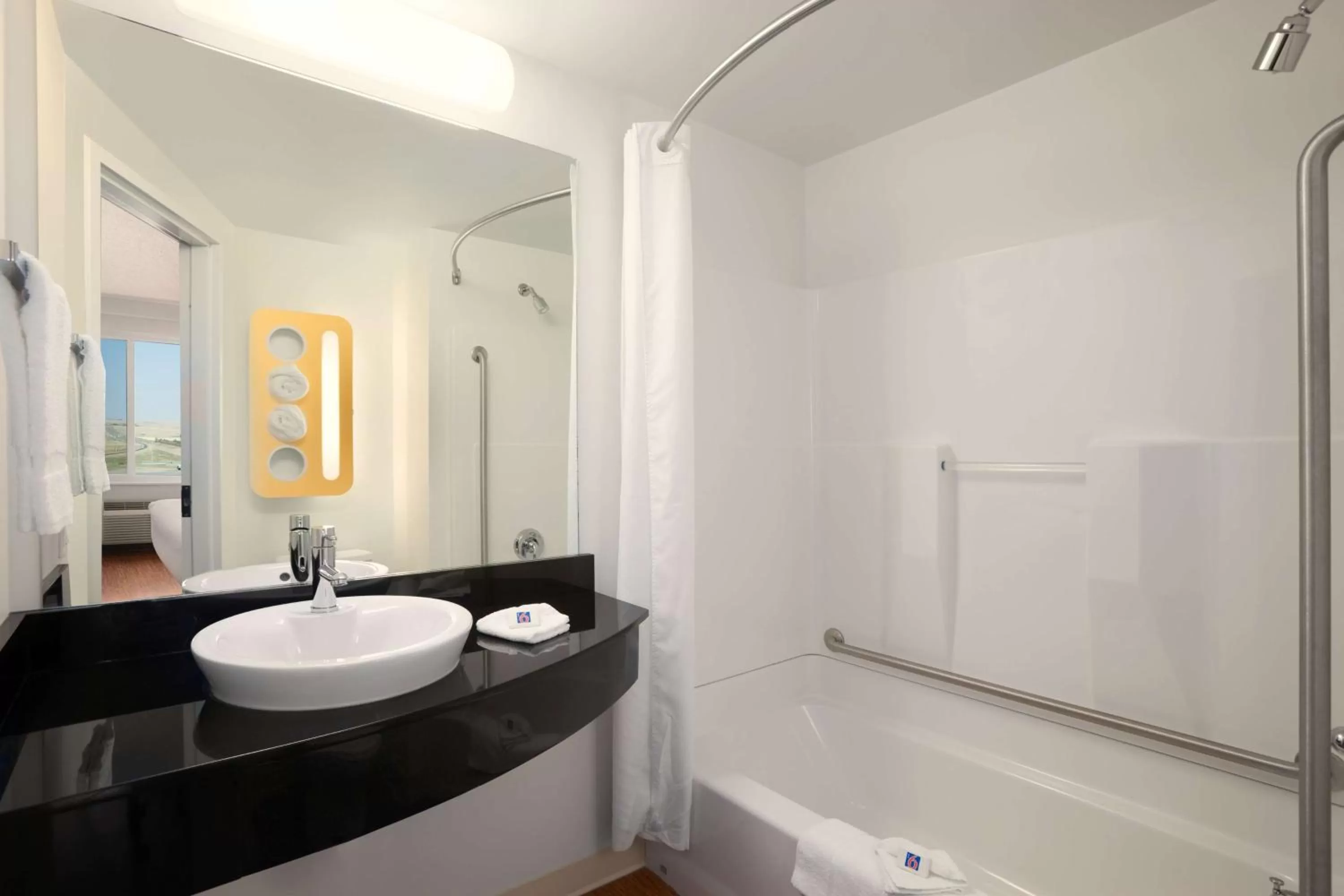 Photo of the whole room in Motel 6-Swift Current, SK