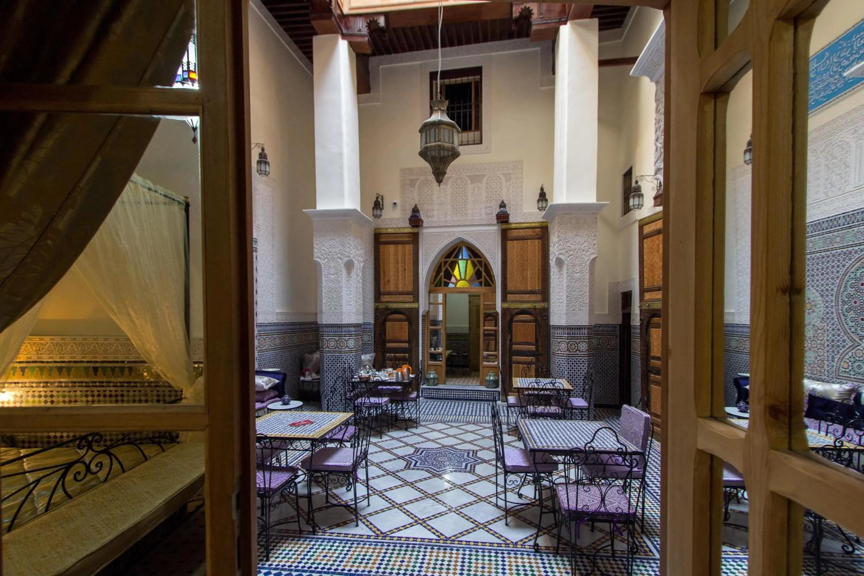Restaurant/places to eat in Riad Taryana