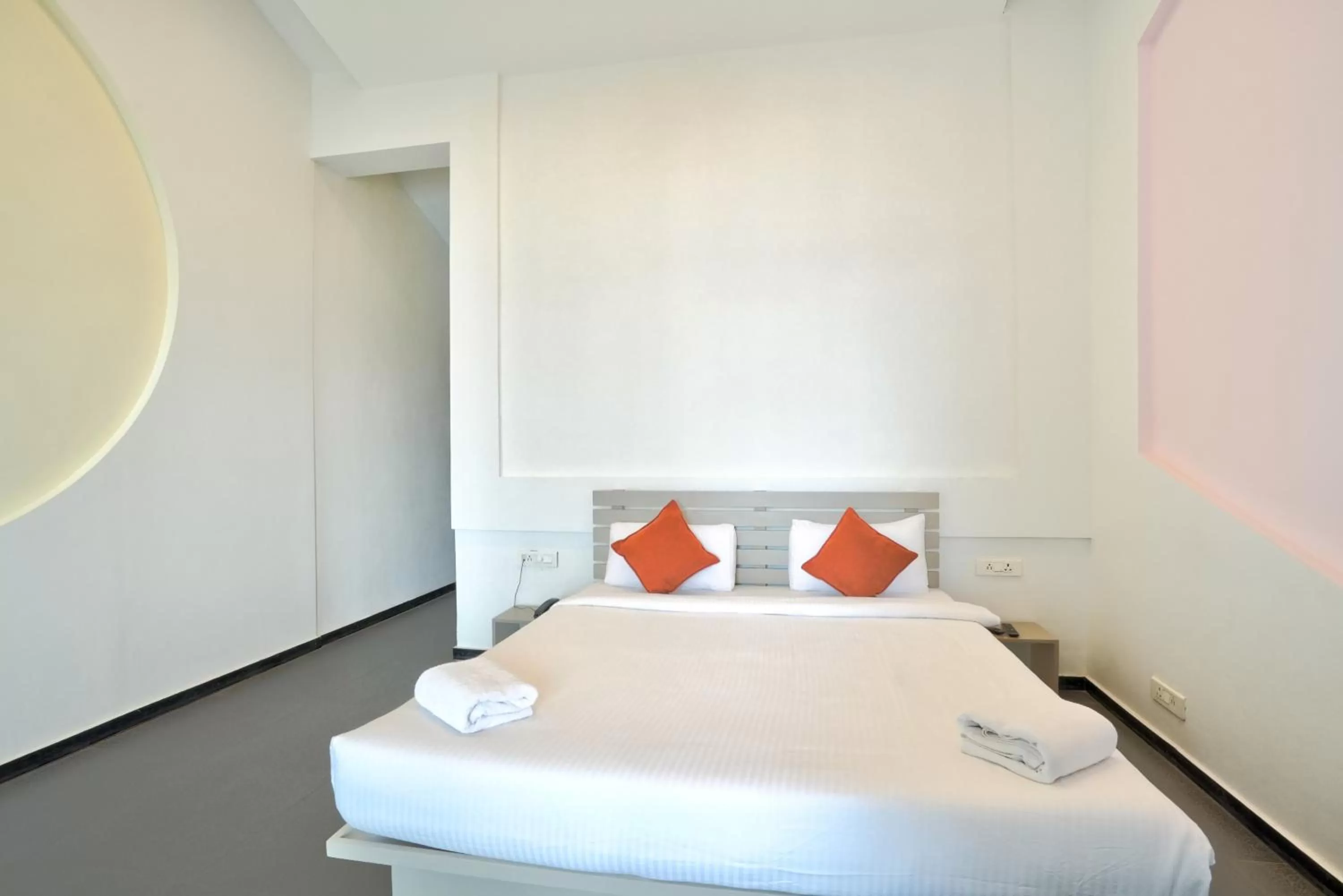 Photo of the whole room, Bed in Blu Missel By The River