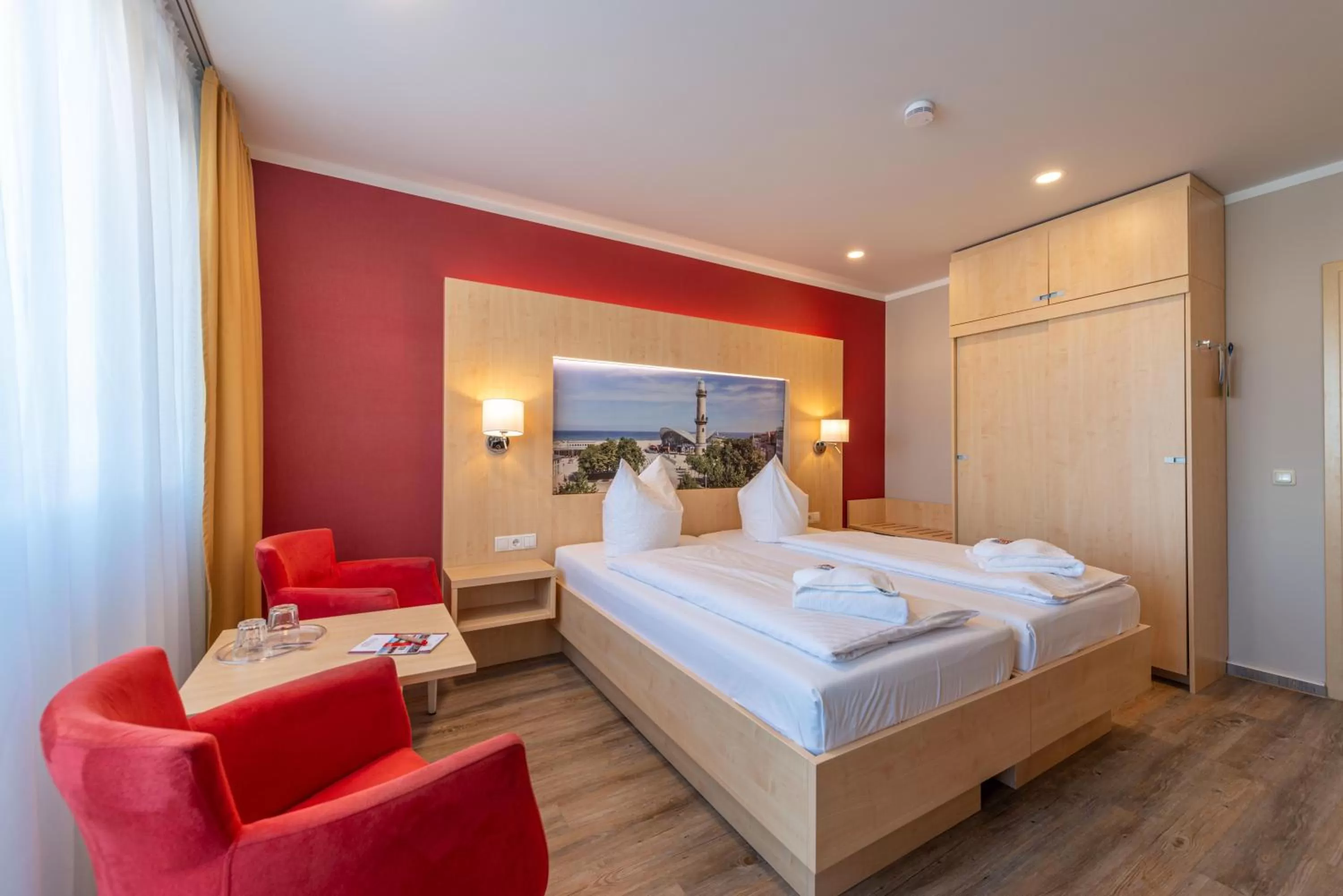 Photo of the whole room, Bed in Hotel an der Stadthalle Rostock