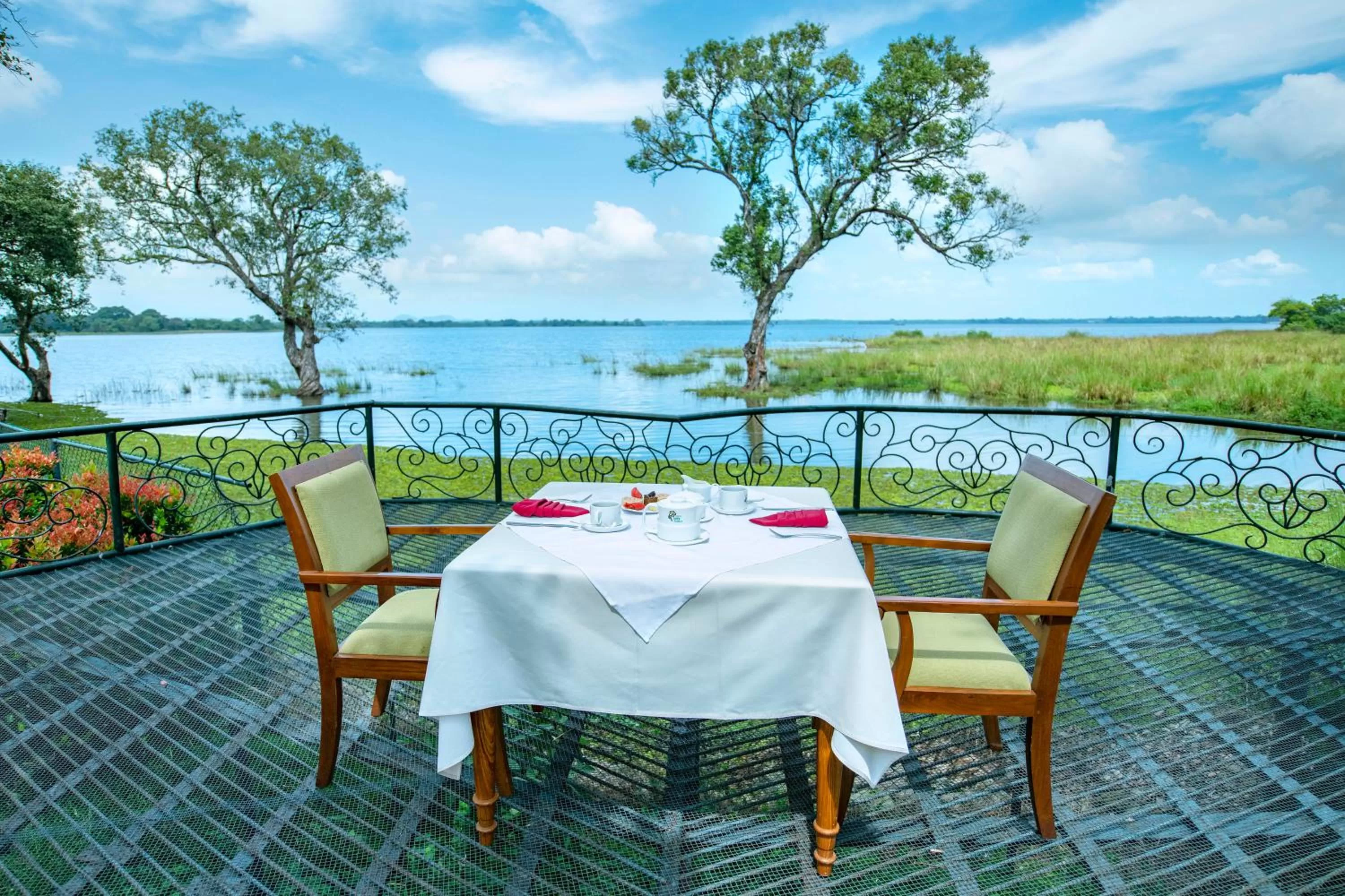 Day in Hotel Sudu Araliya