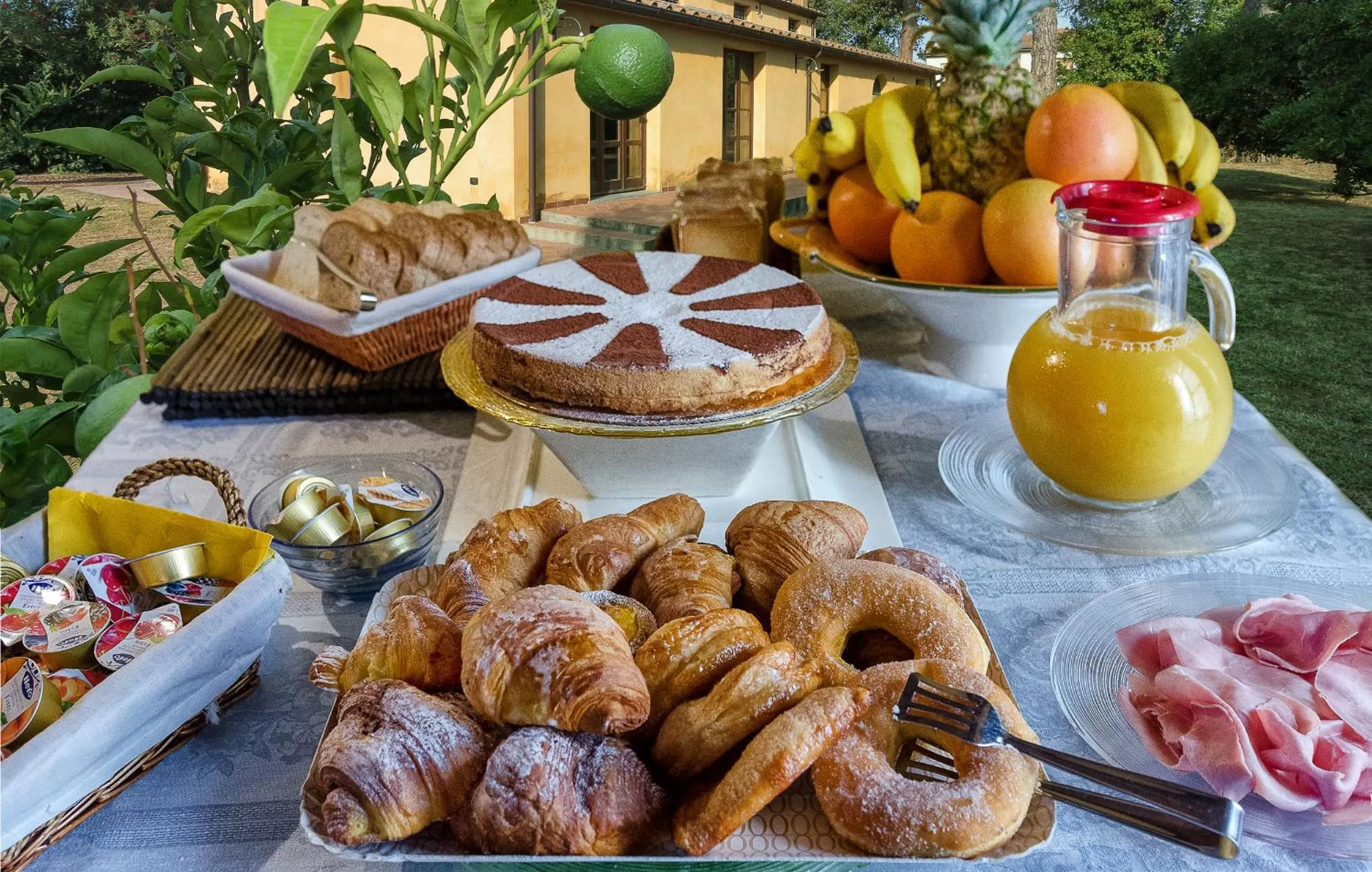 Breakfast in Pisa Holidays