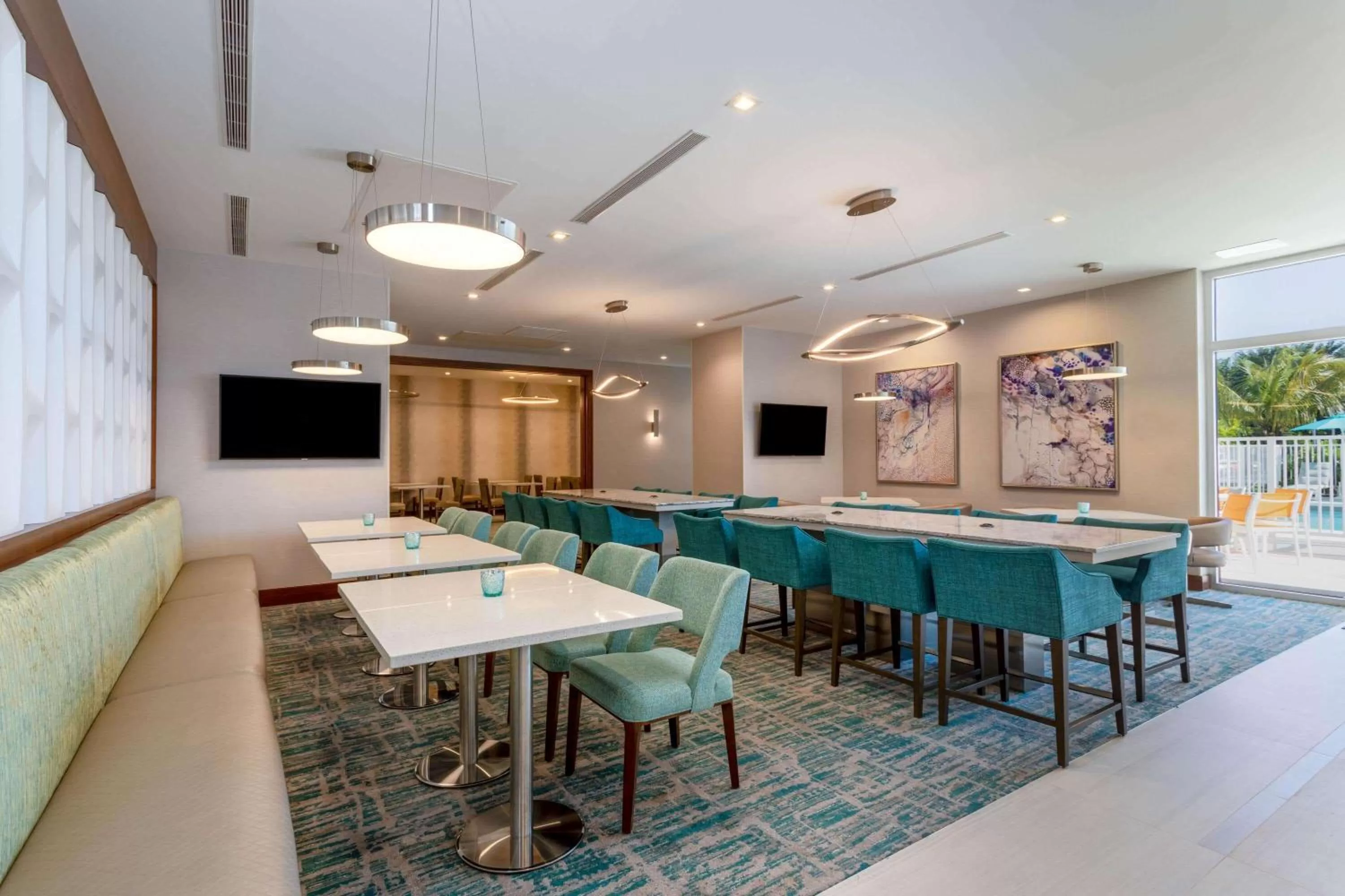 Restaurant/places to eat in Wyndham Garden Miami International Airport