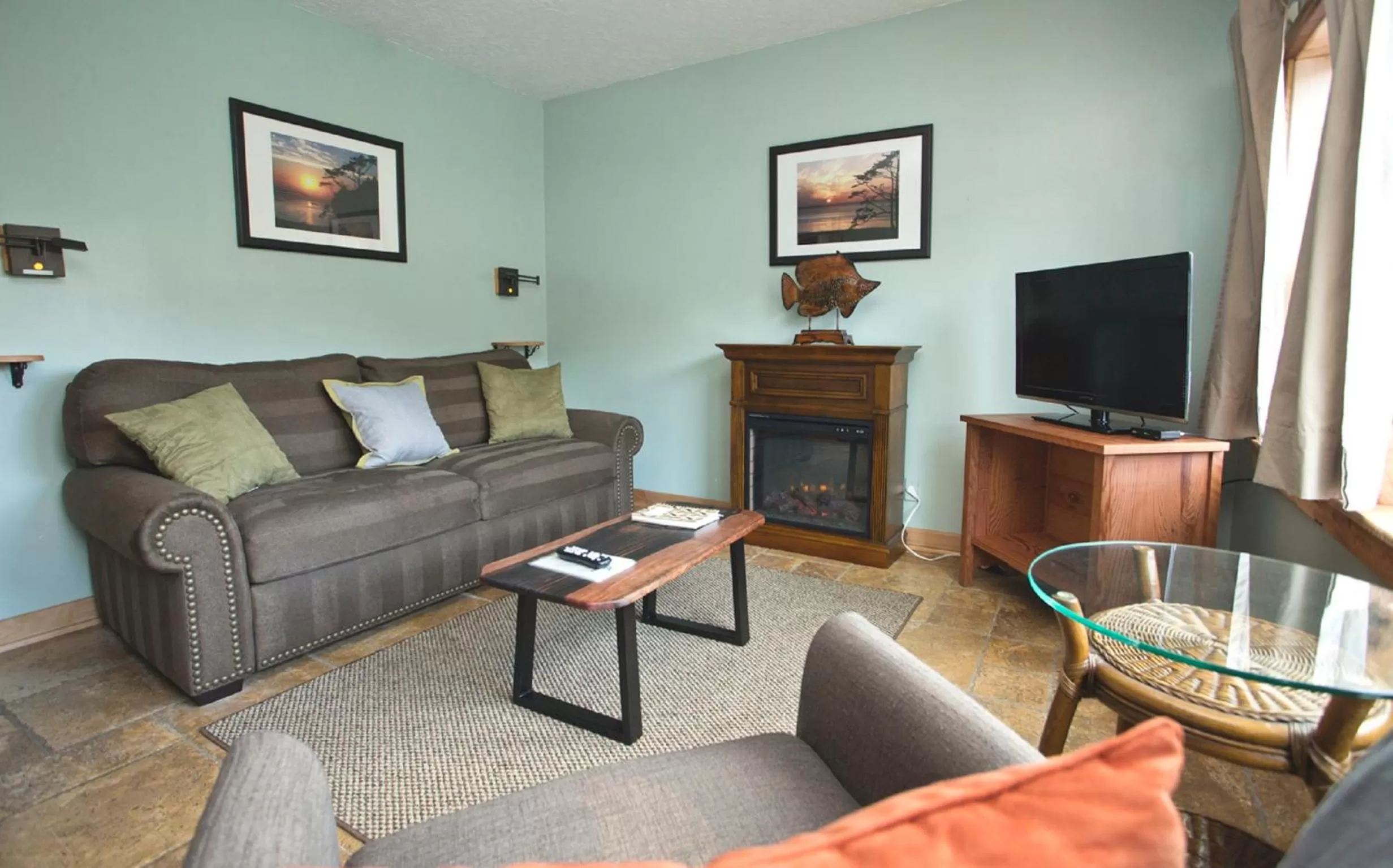 Living room in Agate Beach Motel