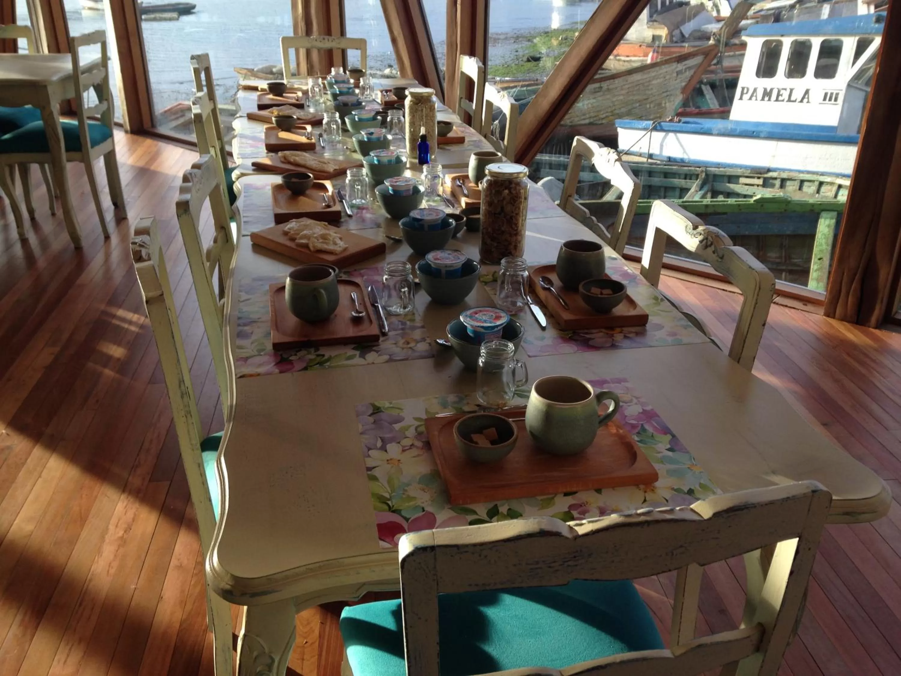 Continental breakfast in Sizigia