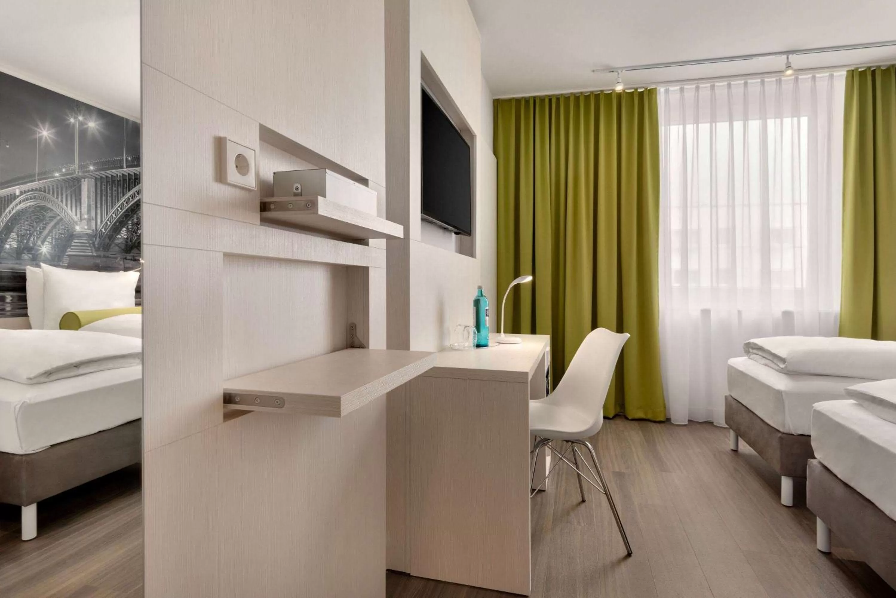 Photo of the whole room, Bed in Super 8 by Wyndham Mainz Zollhafen