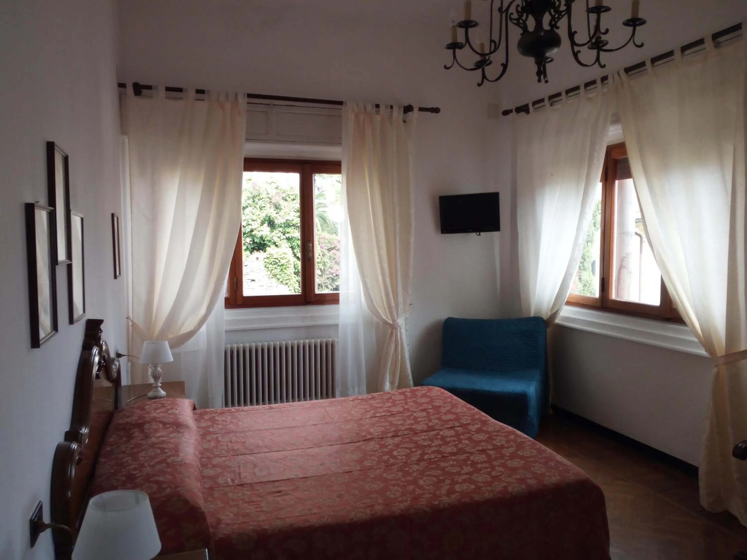 Bed in Hotel La Vela-Castello Il Rifugio