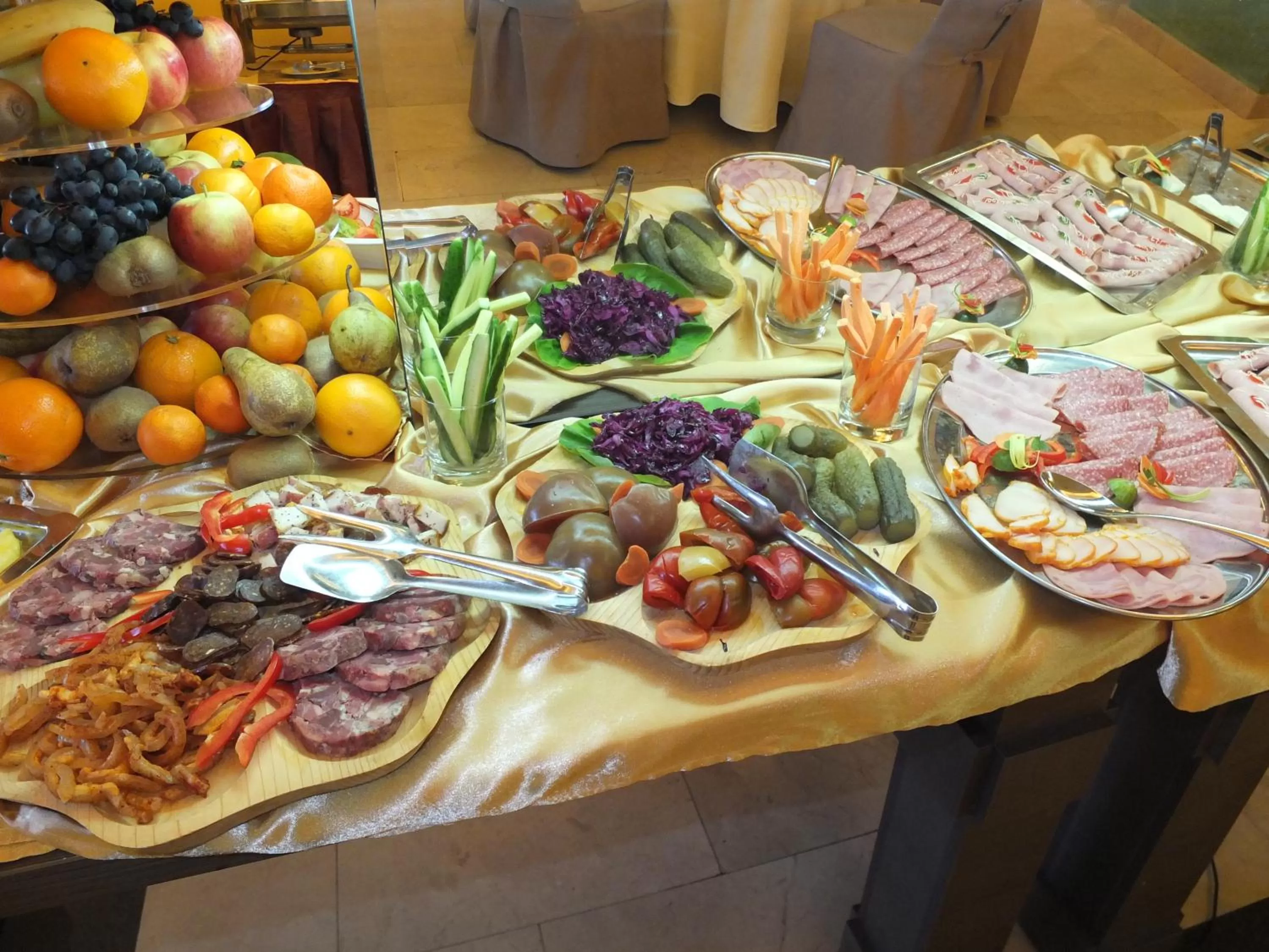 Restaurant/places to eat in Hotel Central