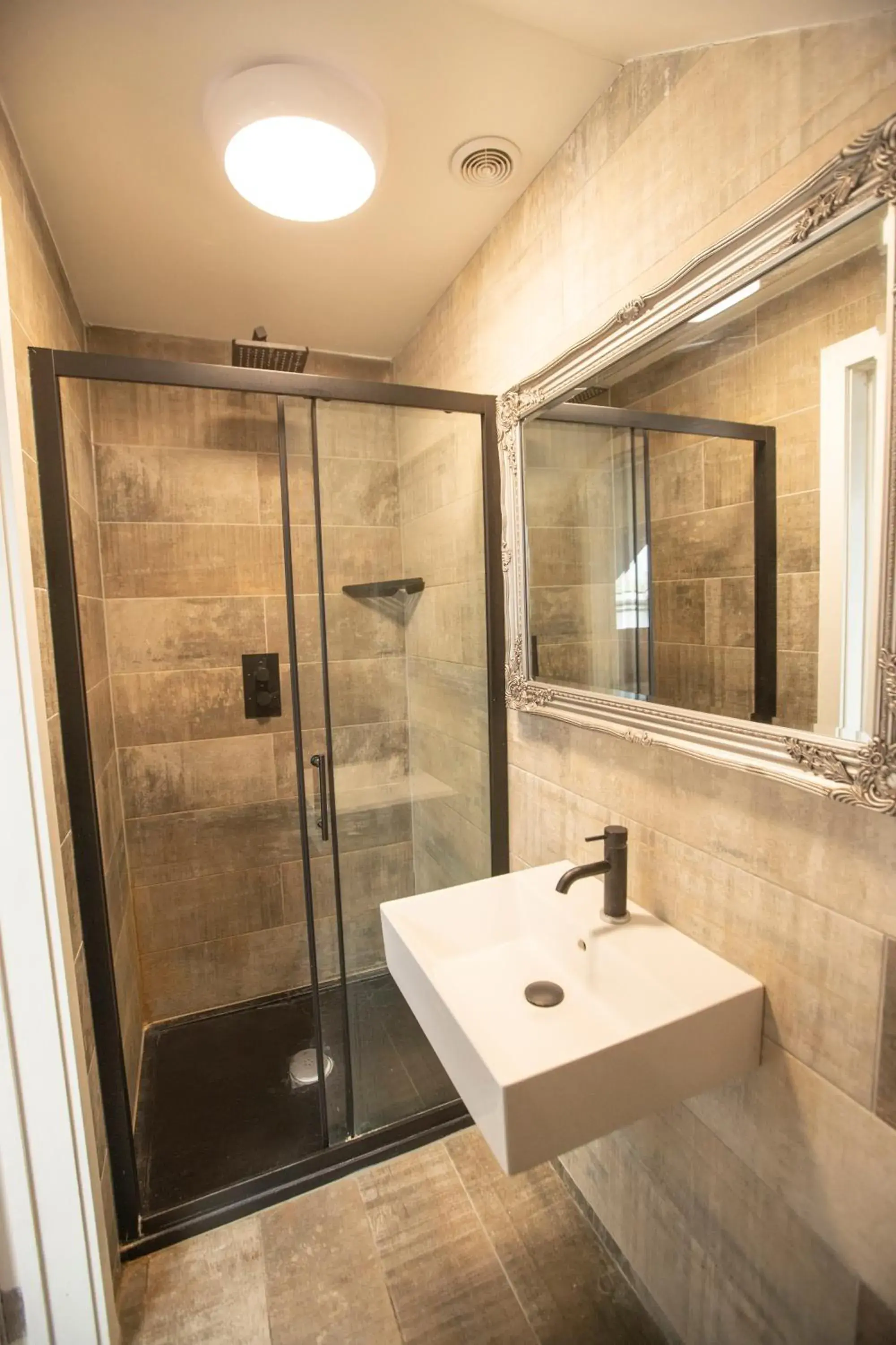 Triple Room in Comfotel GRN Triple Room in Comfotel GRN