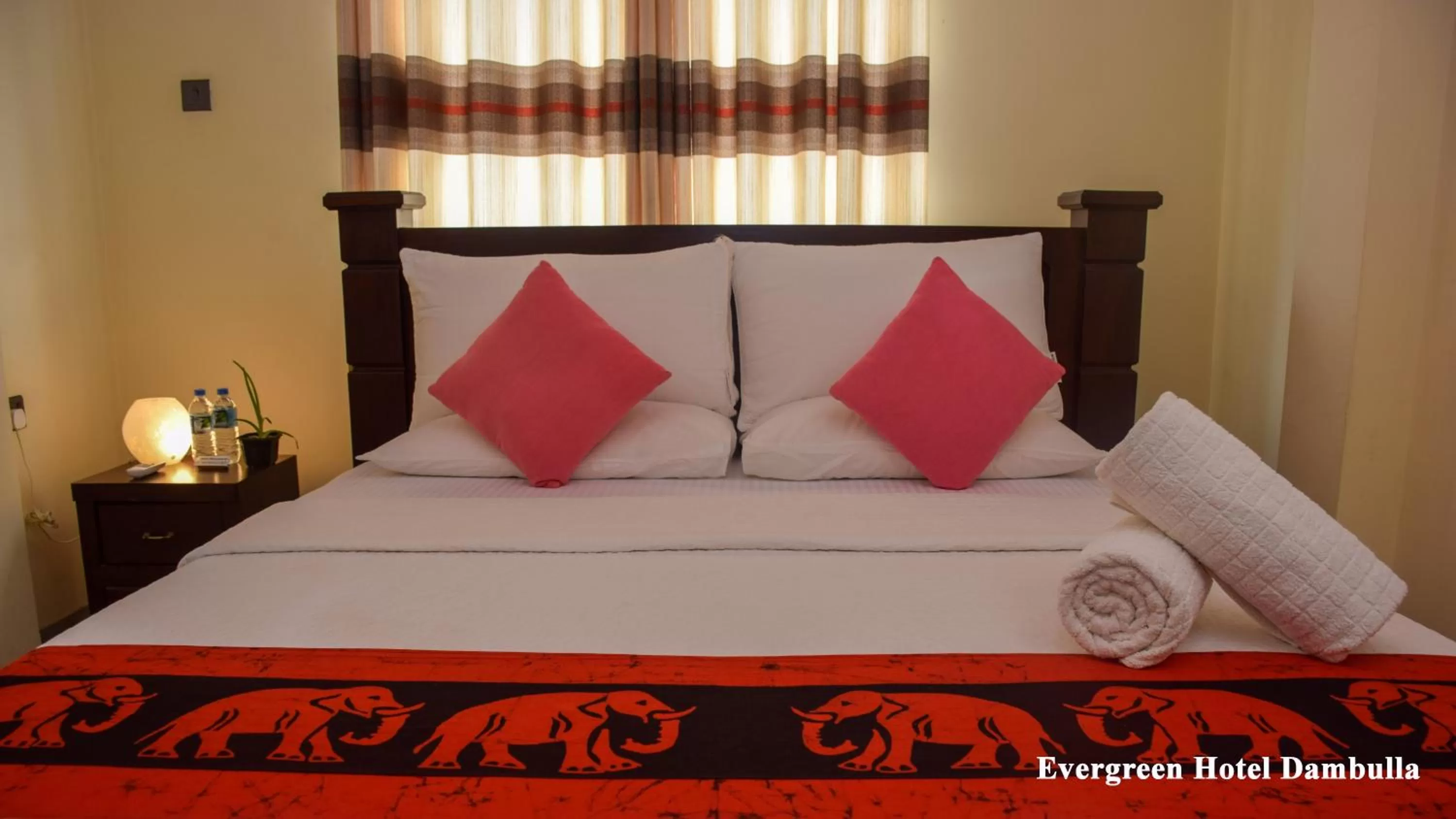 Bed in Evergreen Hotel Dambulla