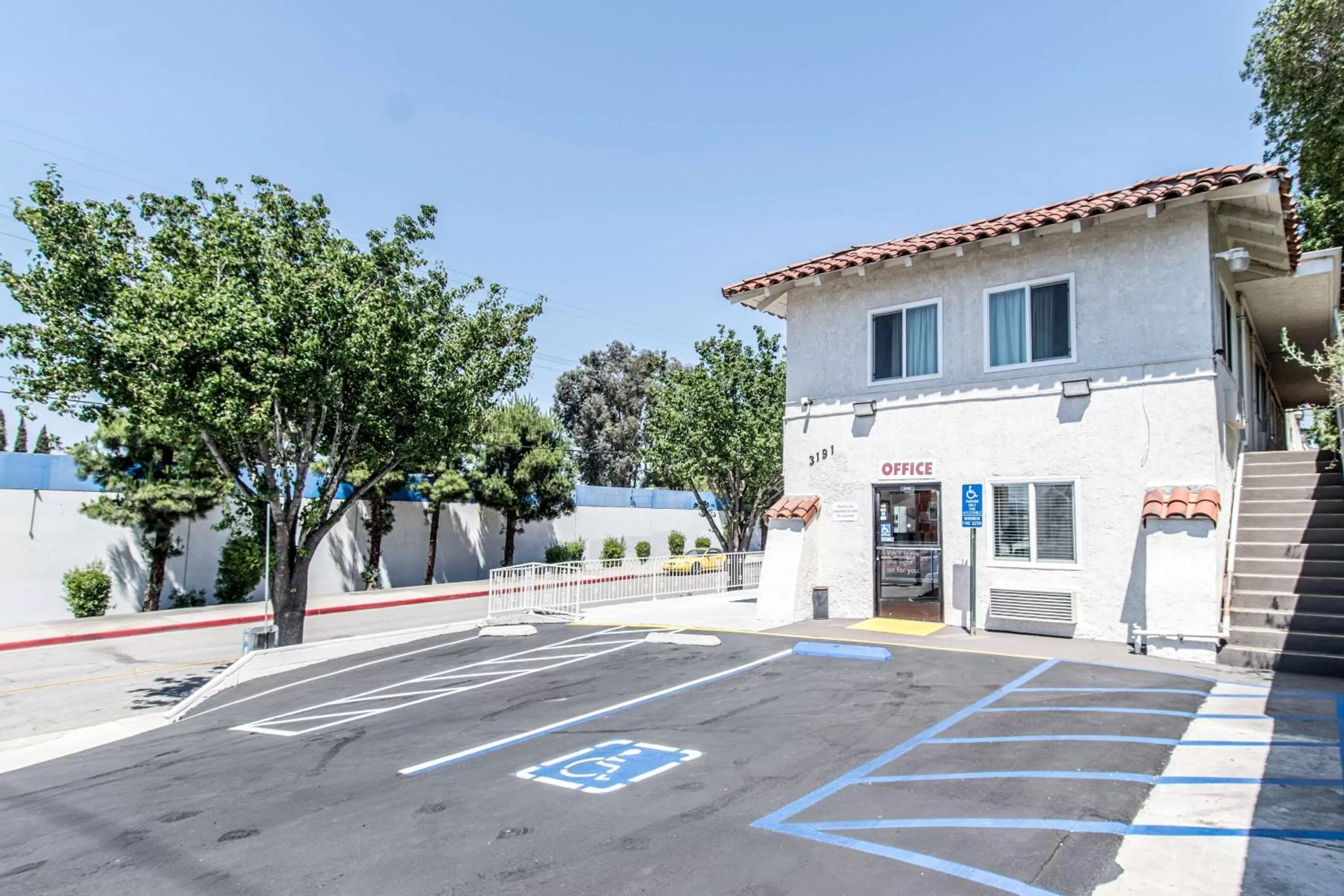 Property building in Motel 6-Orange, CA - Anaheim