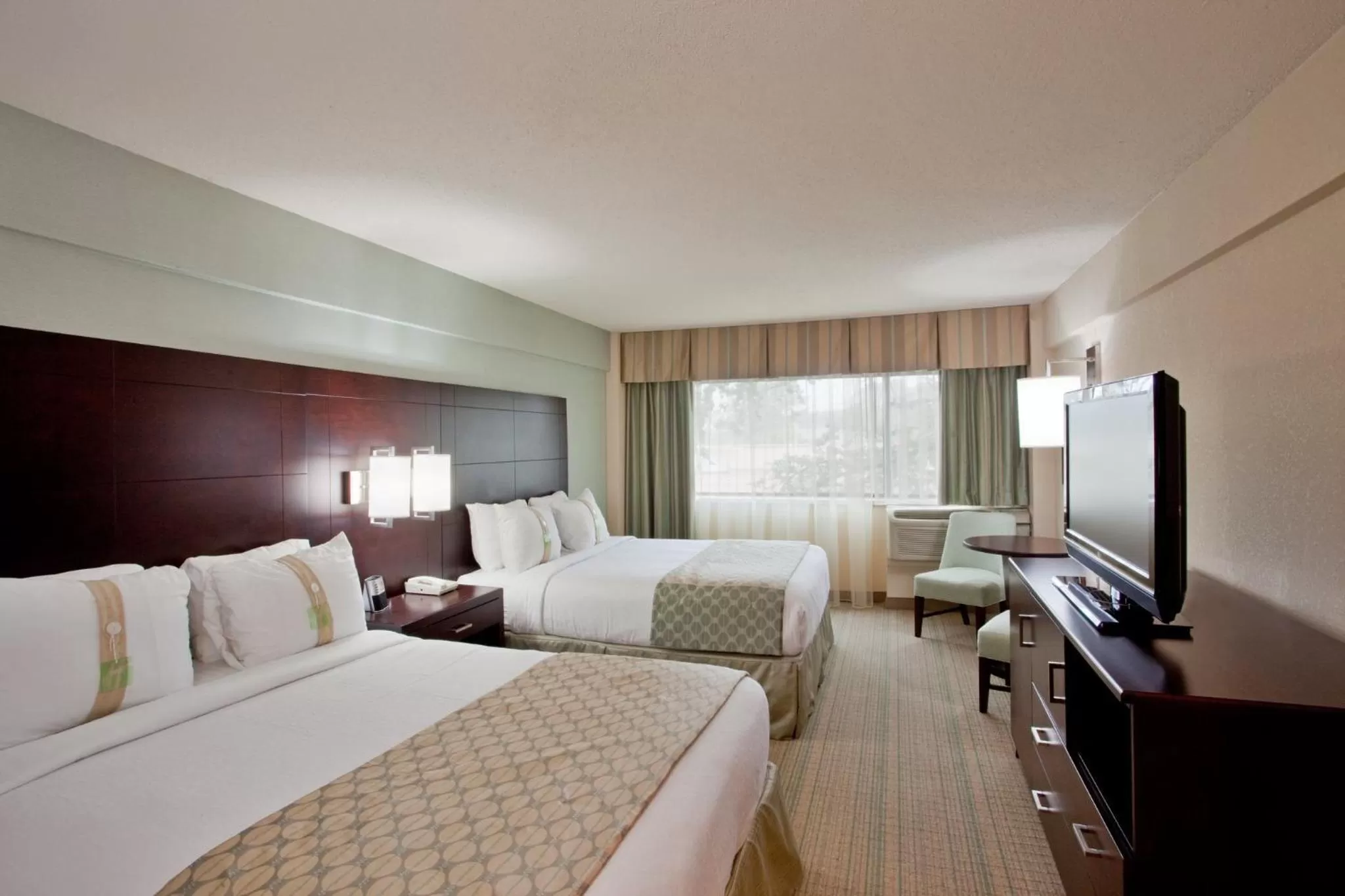 Photo of the whole room, Bed in Holiday Inn Virginia Beach - Norfolk by IHG