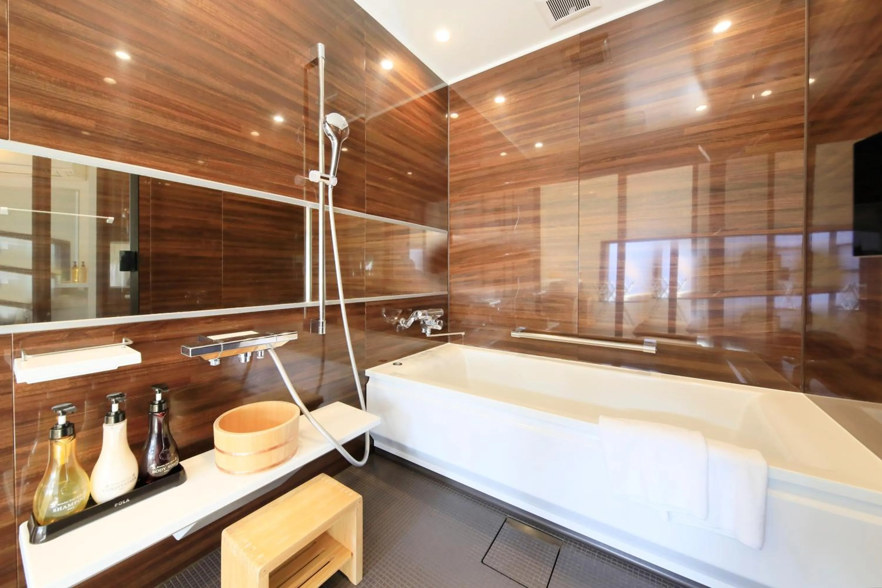 Shower in Fuji Onsenji Yumedono