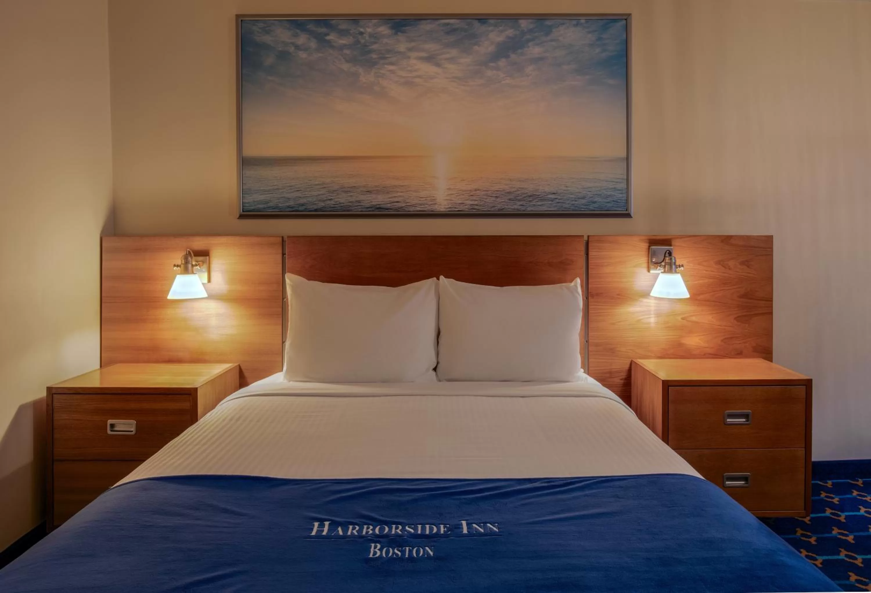 Bed in Harborside Inn