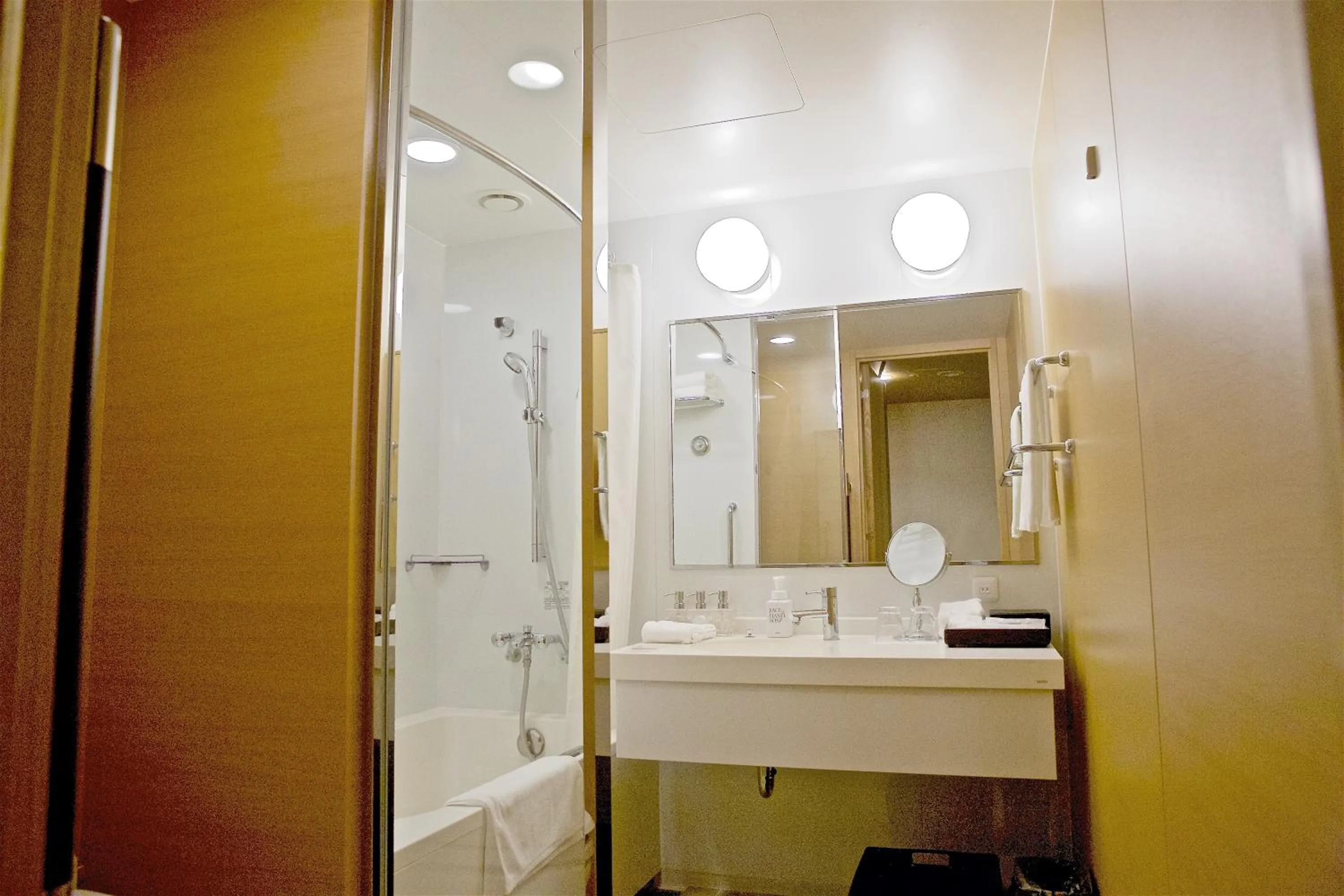 Bathroom in Hotel Niwa Tokyo