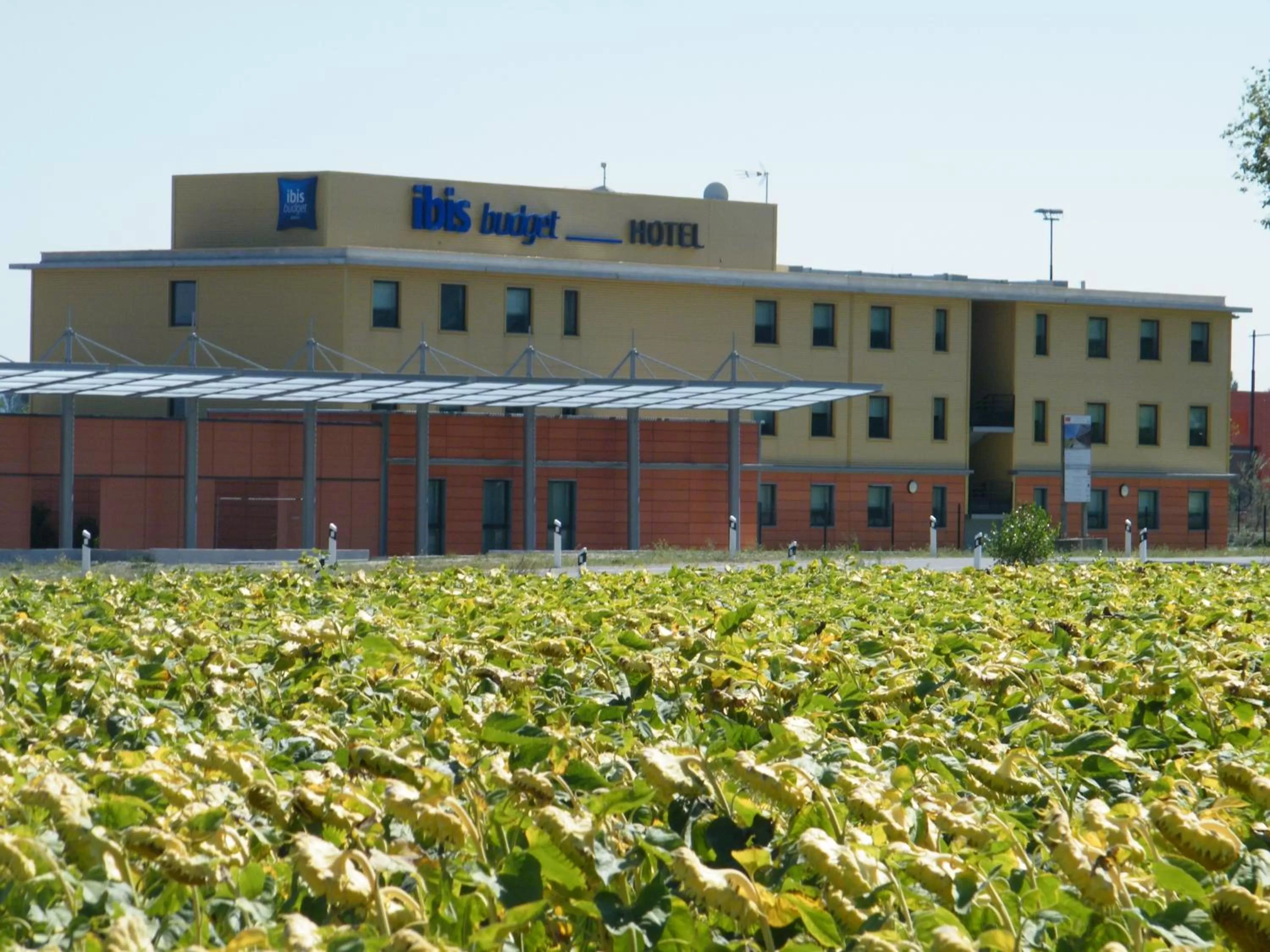 Property building in ibis budget Castelnaudary - A61