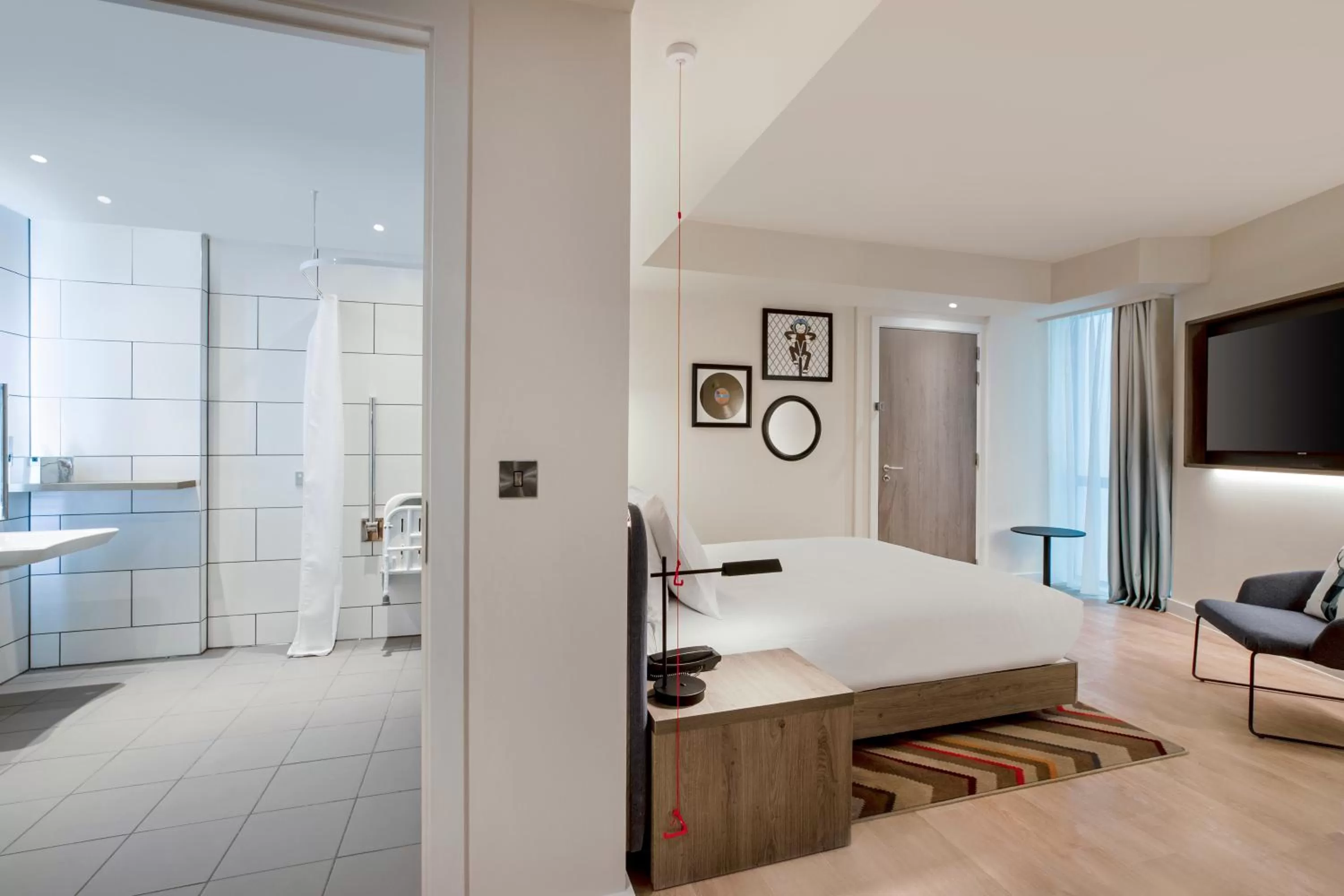 Bathroom, Bed in Hampton By Hilton Bath City