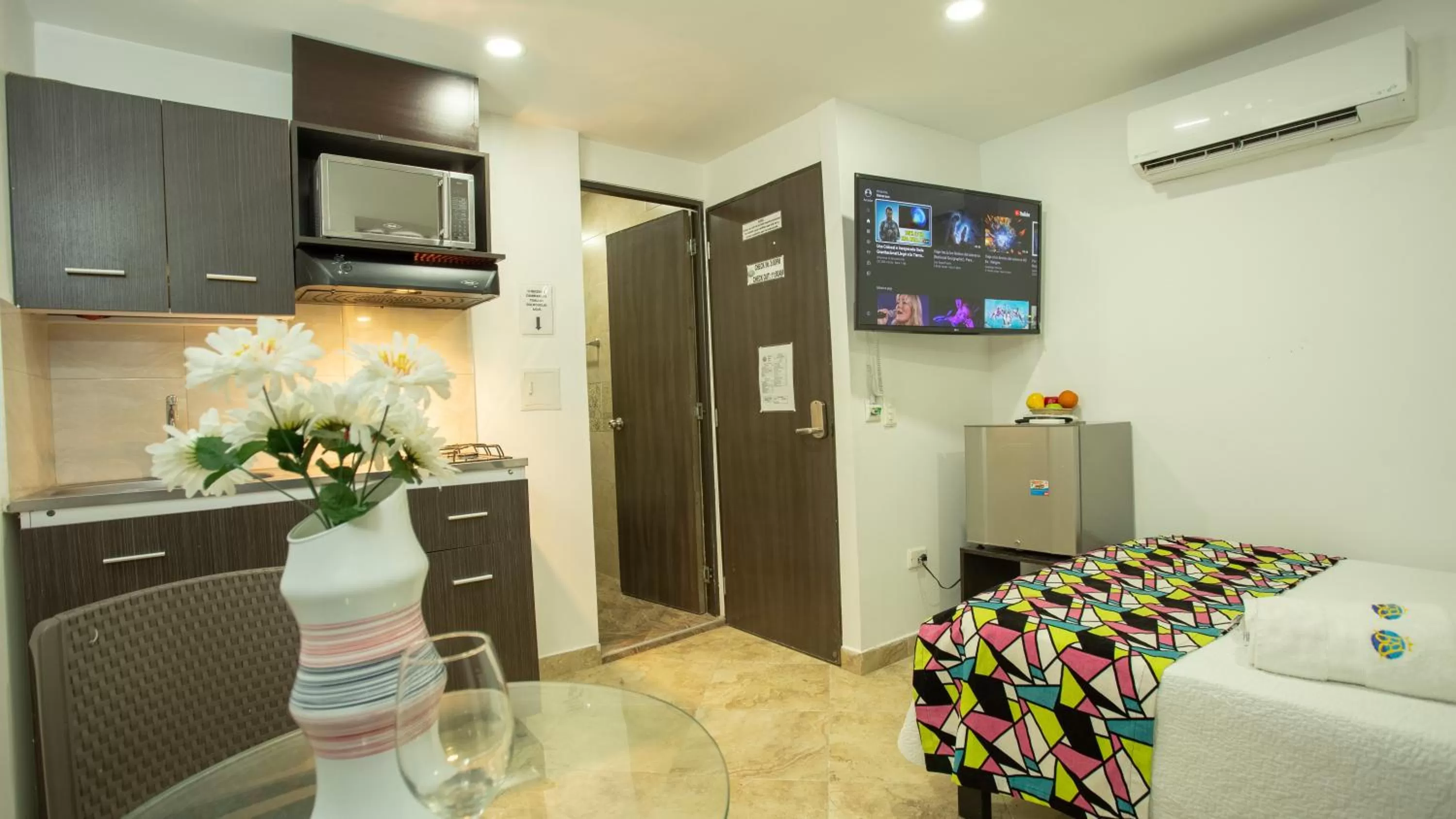 Decorative detail, Bed in Hollywood Beach Suite