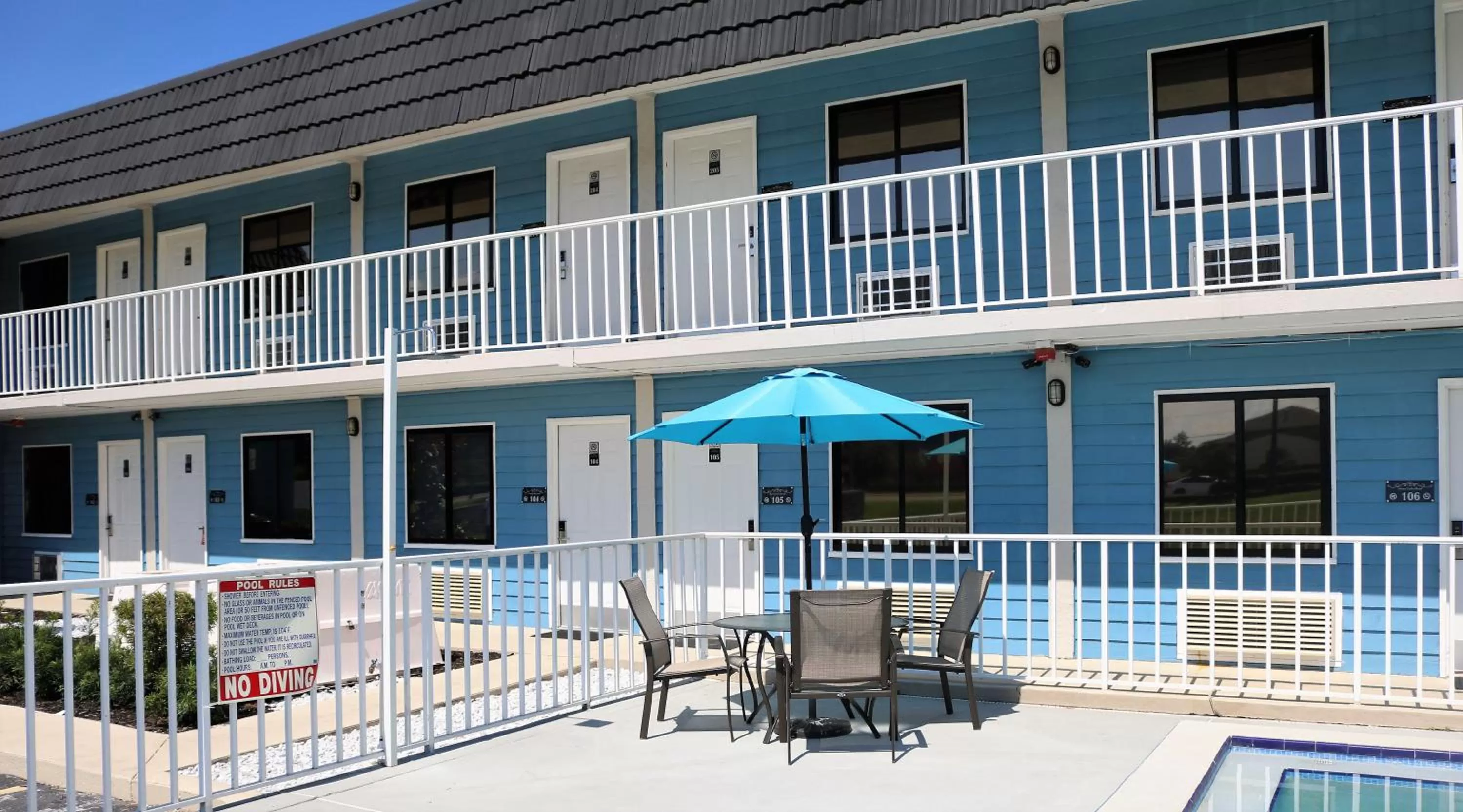 Swimming pool, Property Building in Monte Carlo Inn- Near Disney