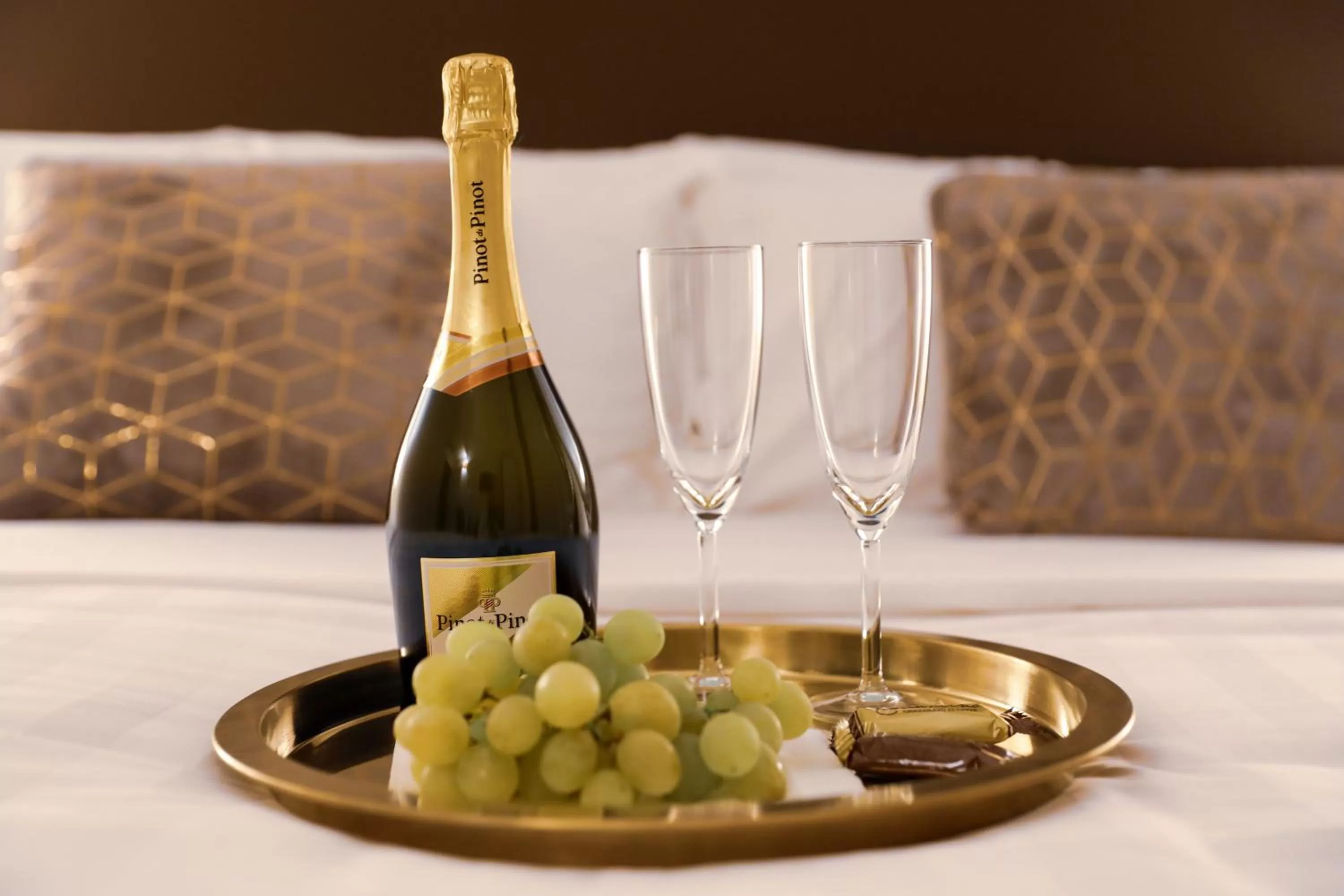 Food and drinks in Elegant Rooms Roma - Guest House