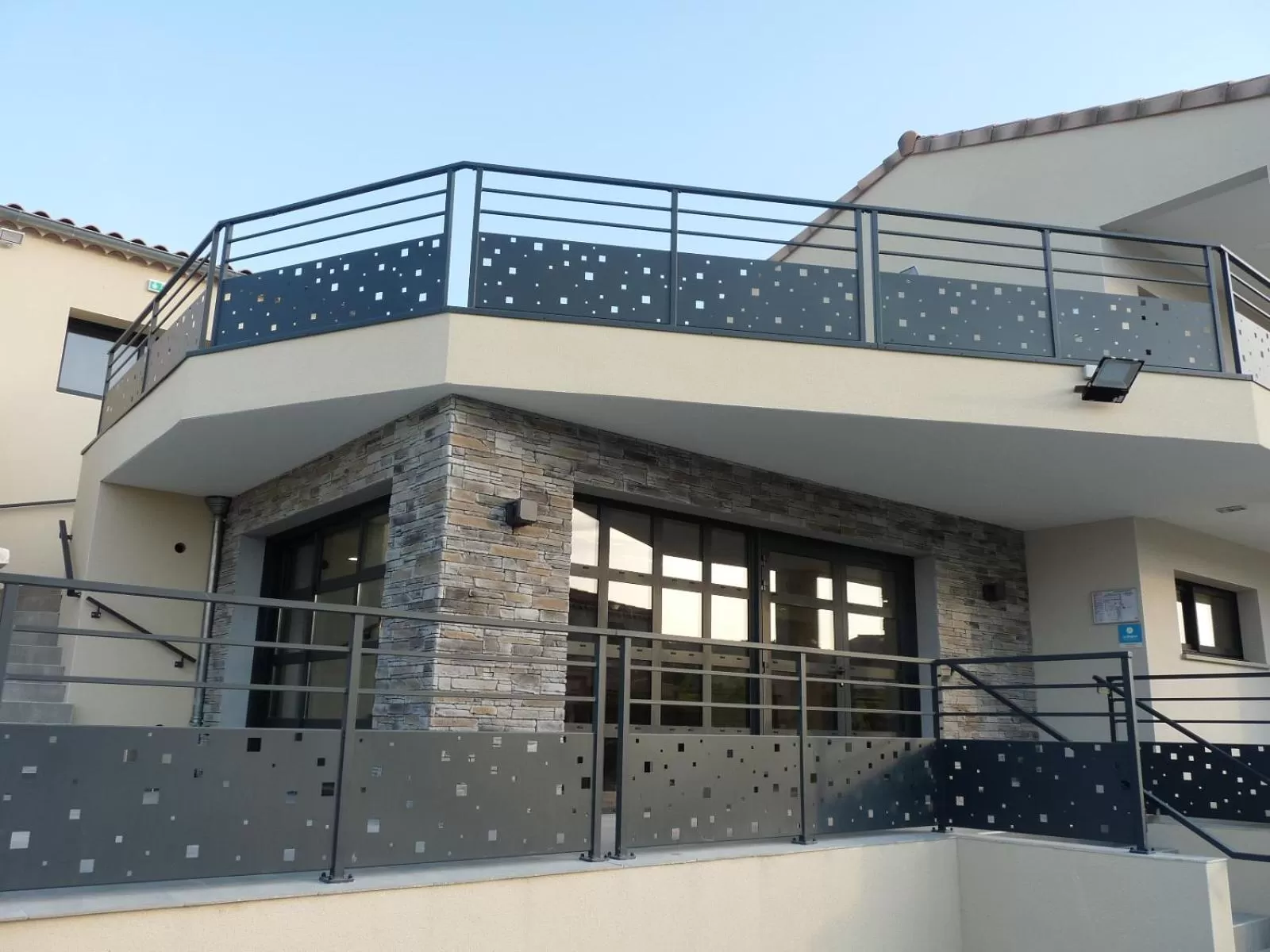 Facade/entrance in L'Horloge Gourmande