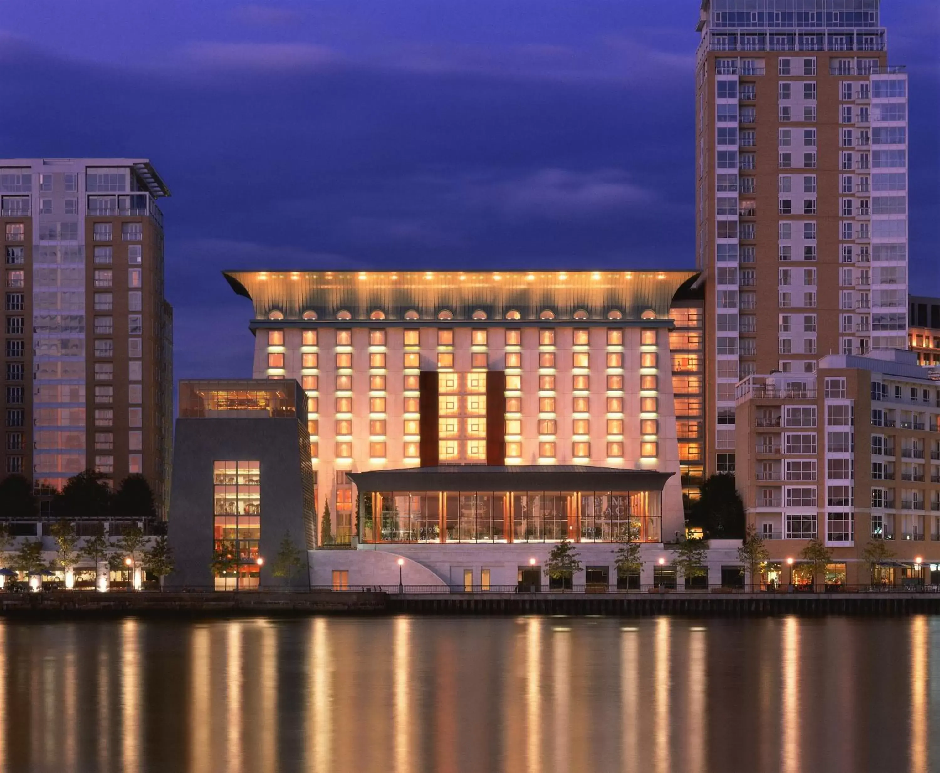 Canary Riverside Plaza Hotel Canary Riverside Plaza Hotel