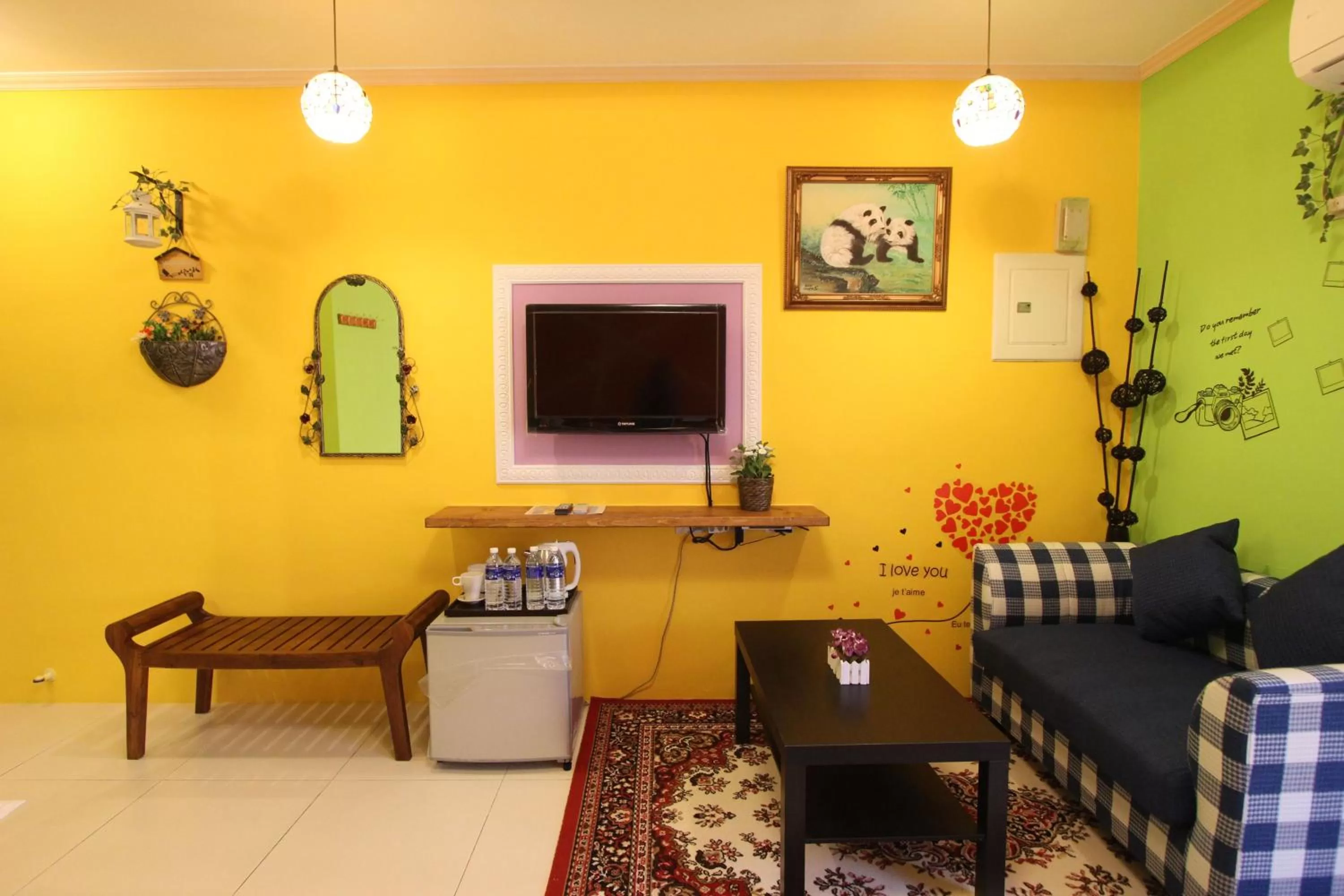 TV/Entertainment Center in Kenting Diack Inn