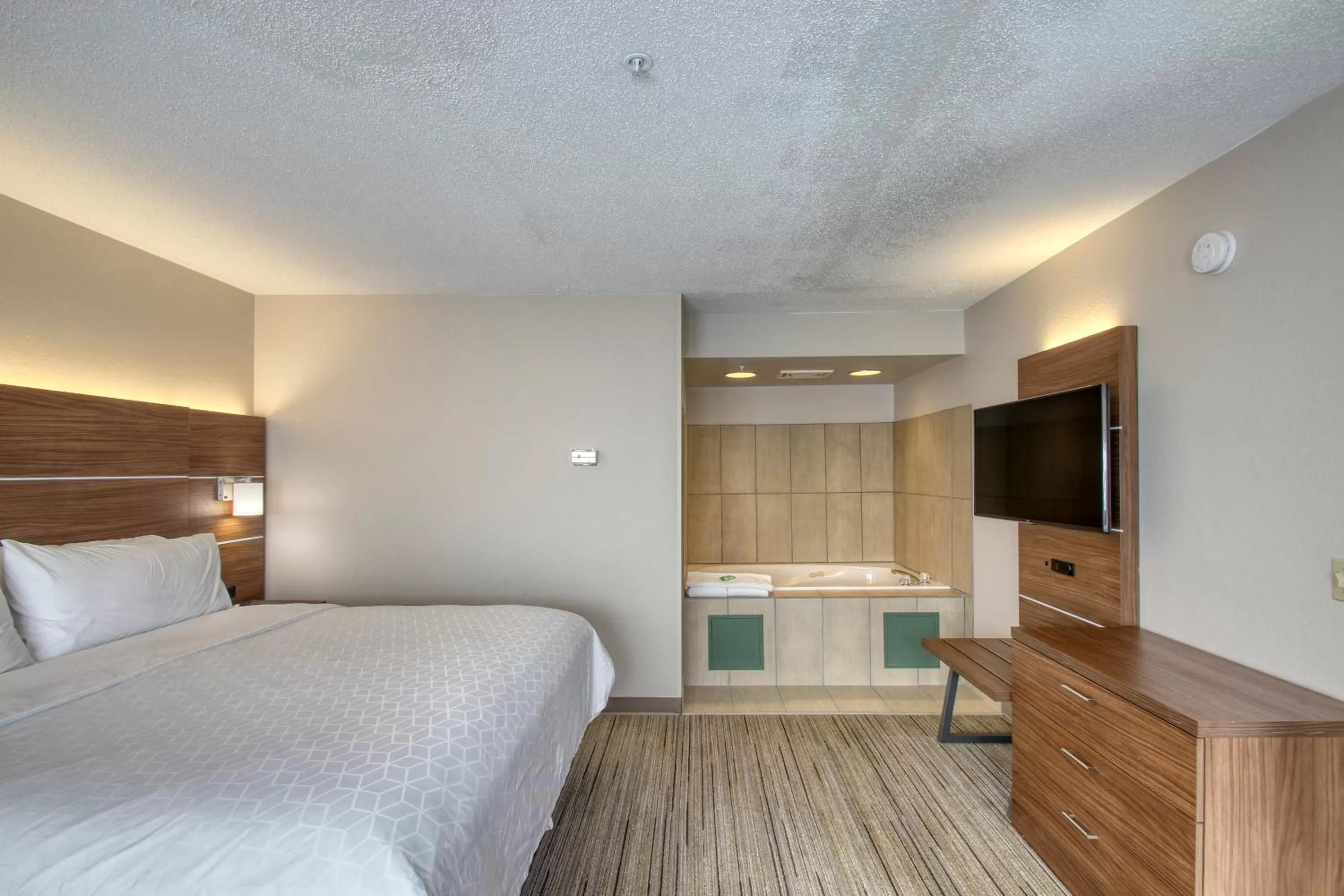 Photo of the whole room, Bed in Holiday Inn Express Hotel & Suites Oshkosh - State Route 41 by IHG