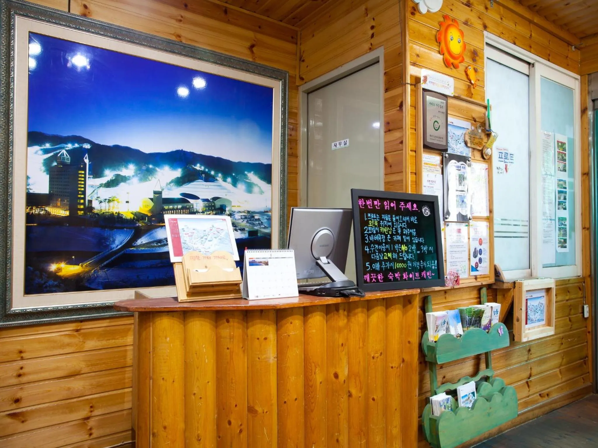 Lobby or reception in White Cabin