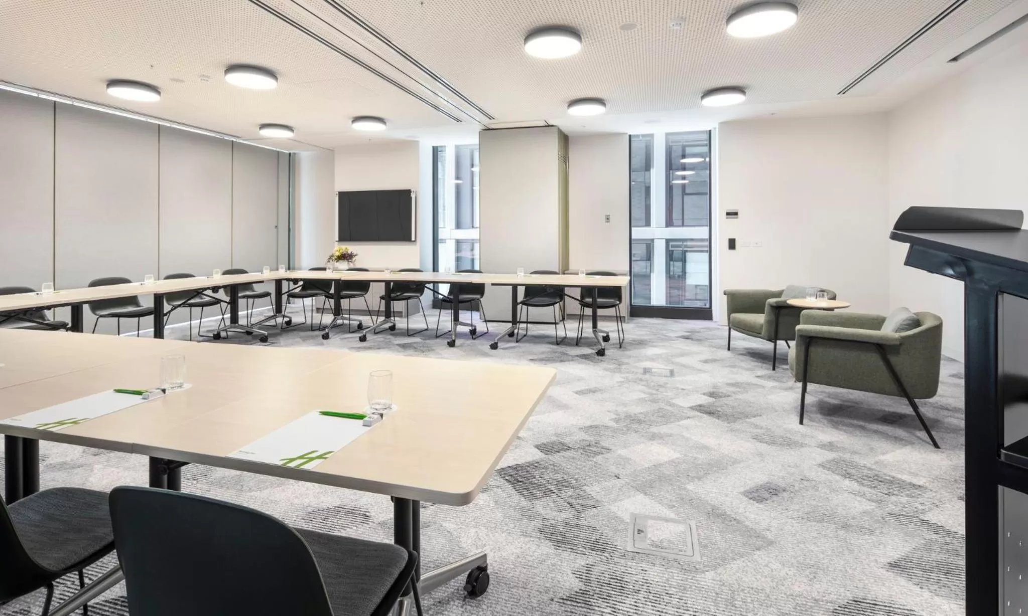 Meeting/conference room in Holiday Inn & Suites Geelong by IHG