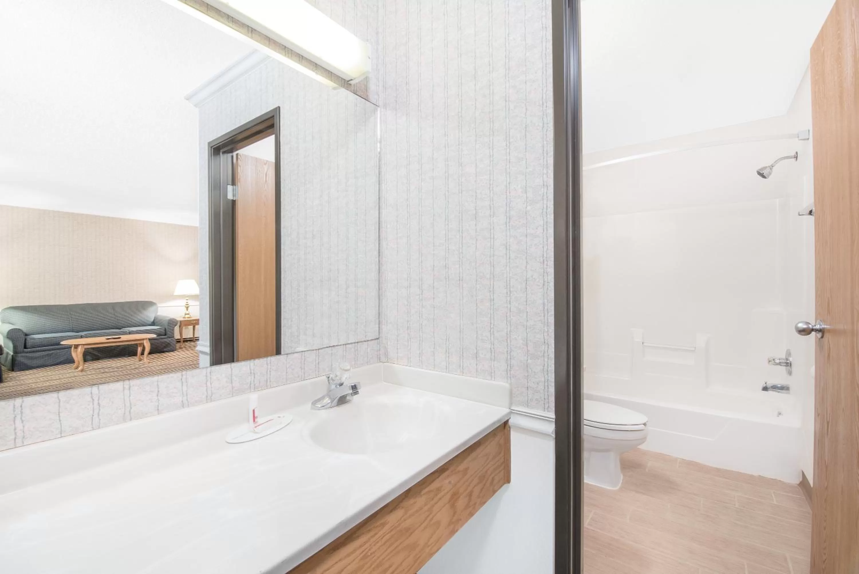 Bathroom in Wrangler Hotel Morris