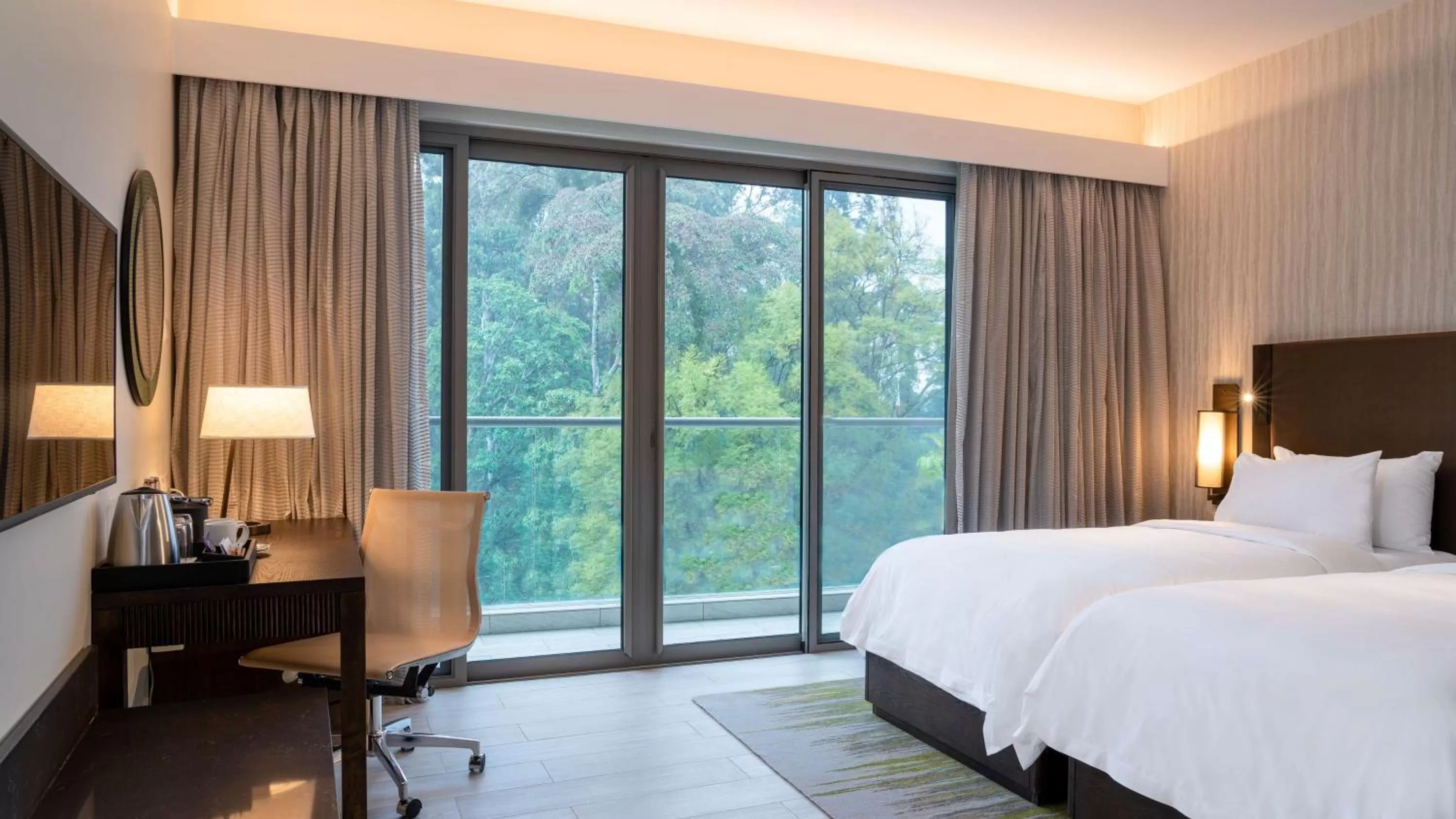 Bedroom, Bed in Radisson Blu Hotel & Residence Nairobi Arboretum