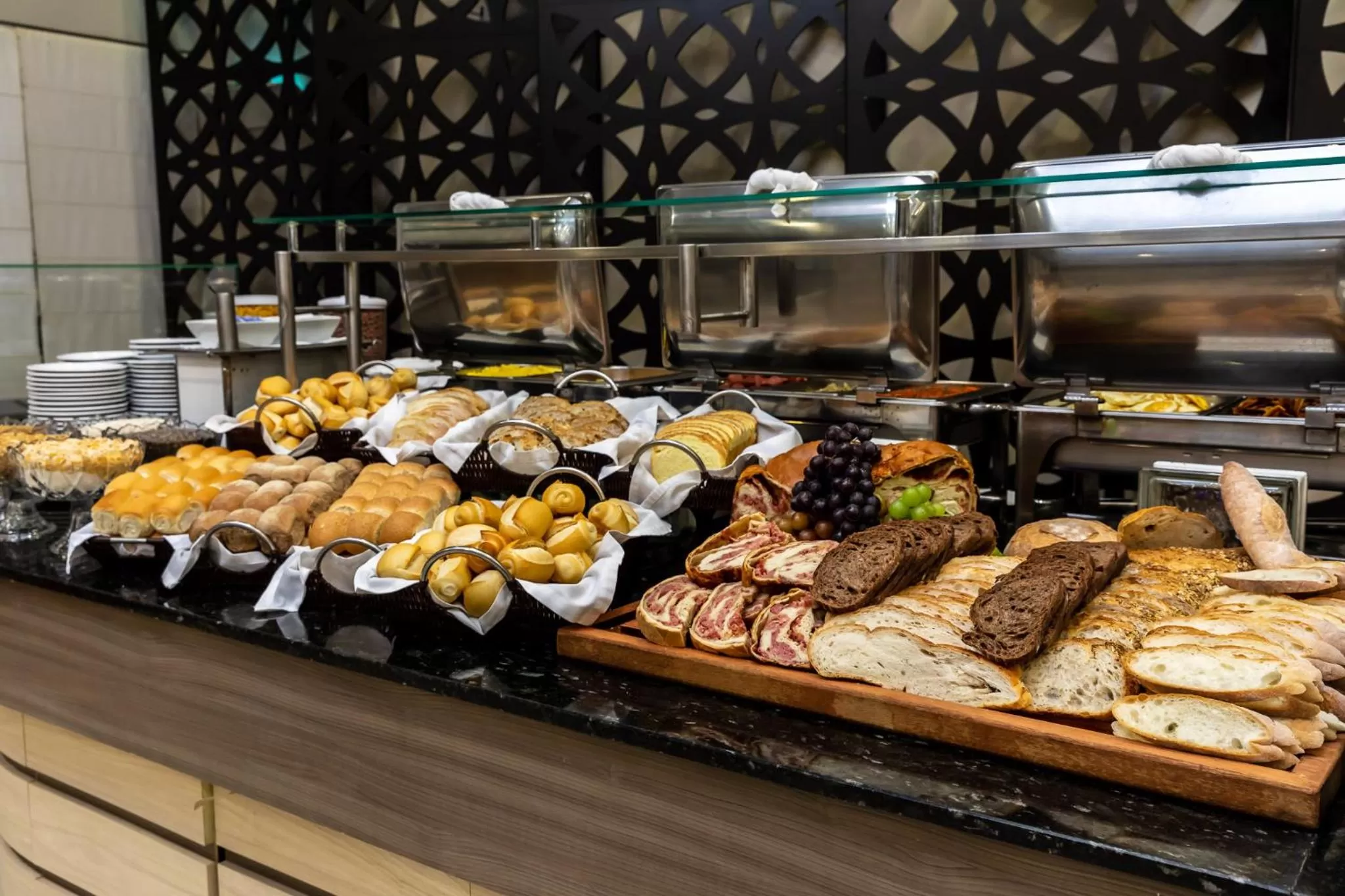 Buffet breakfast in Viale Cataratas Hotel & Eventos