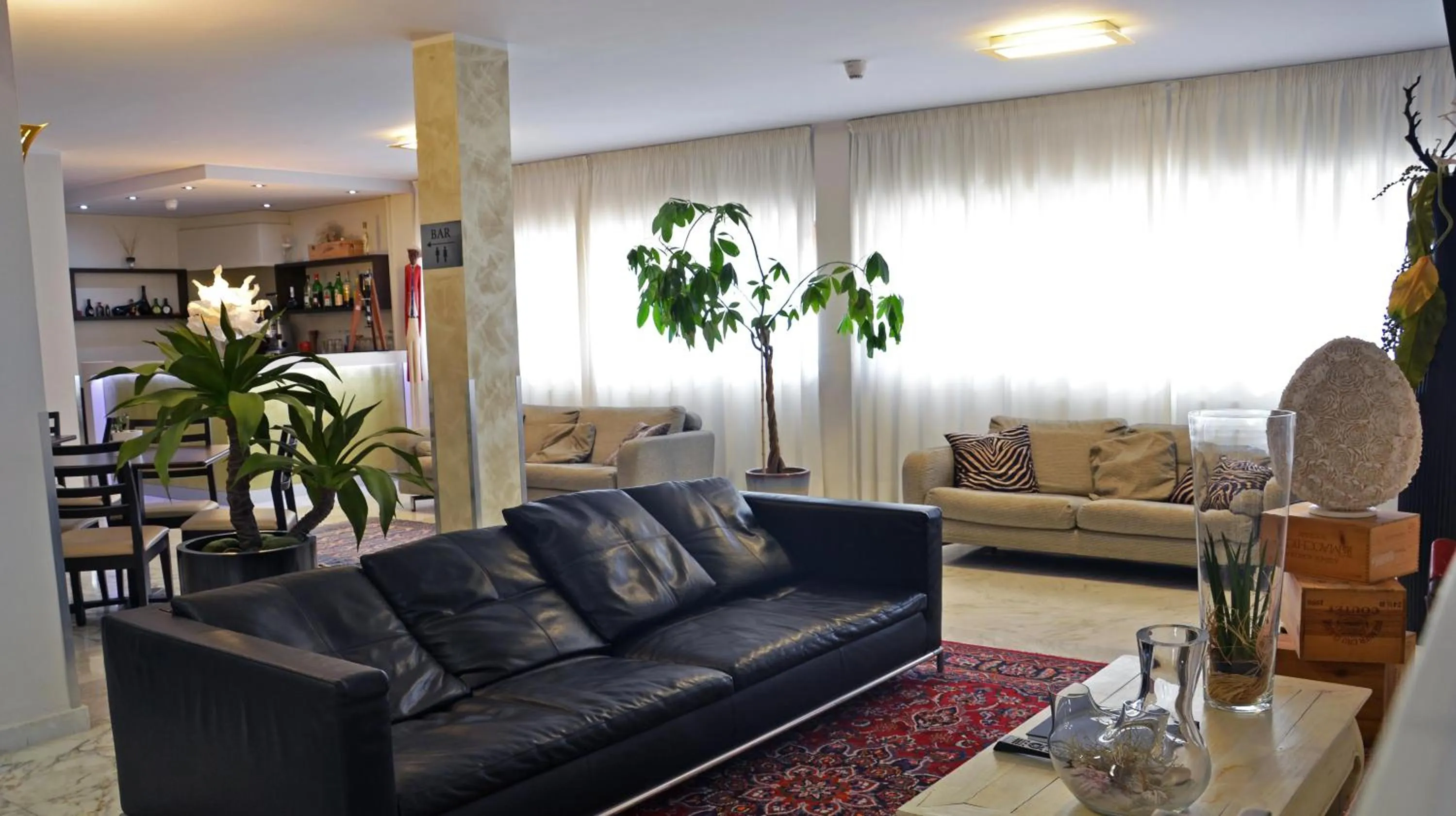 Communal lounge/ TV room in Hotel Tiffany