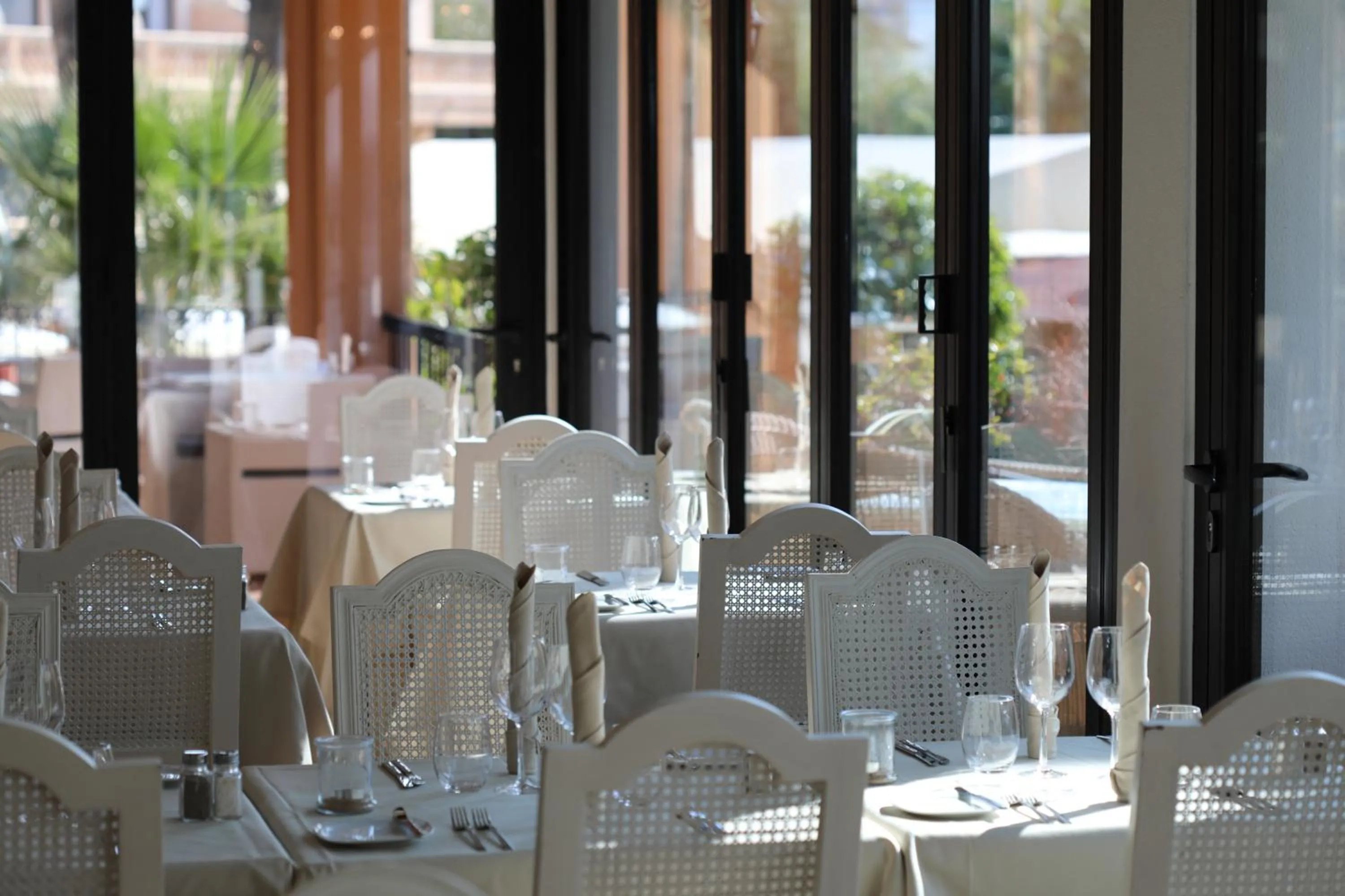 Restaurant/places to eat in Mon Port Hotel & Spa