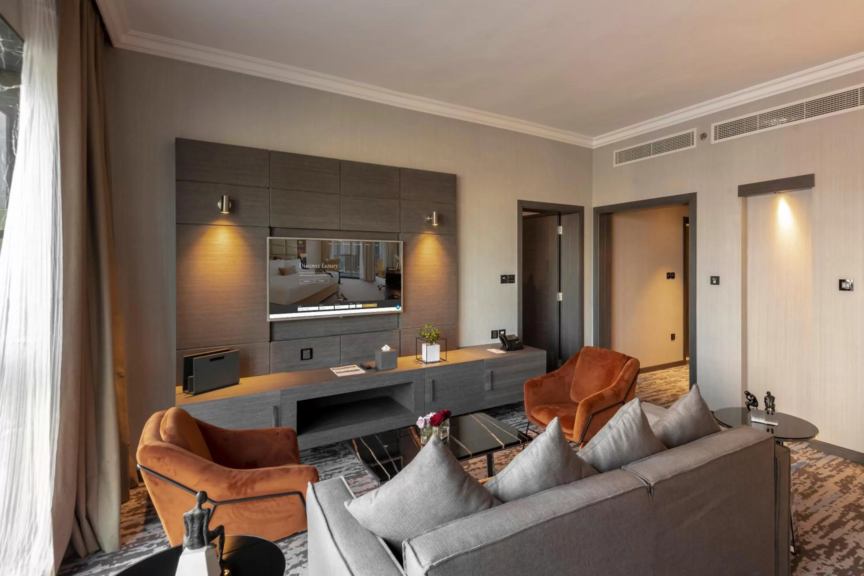 Living room in Edge Creekside Hotel