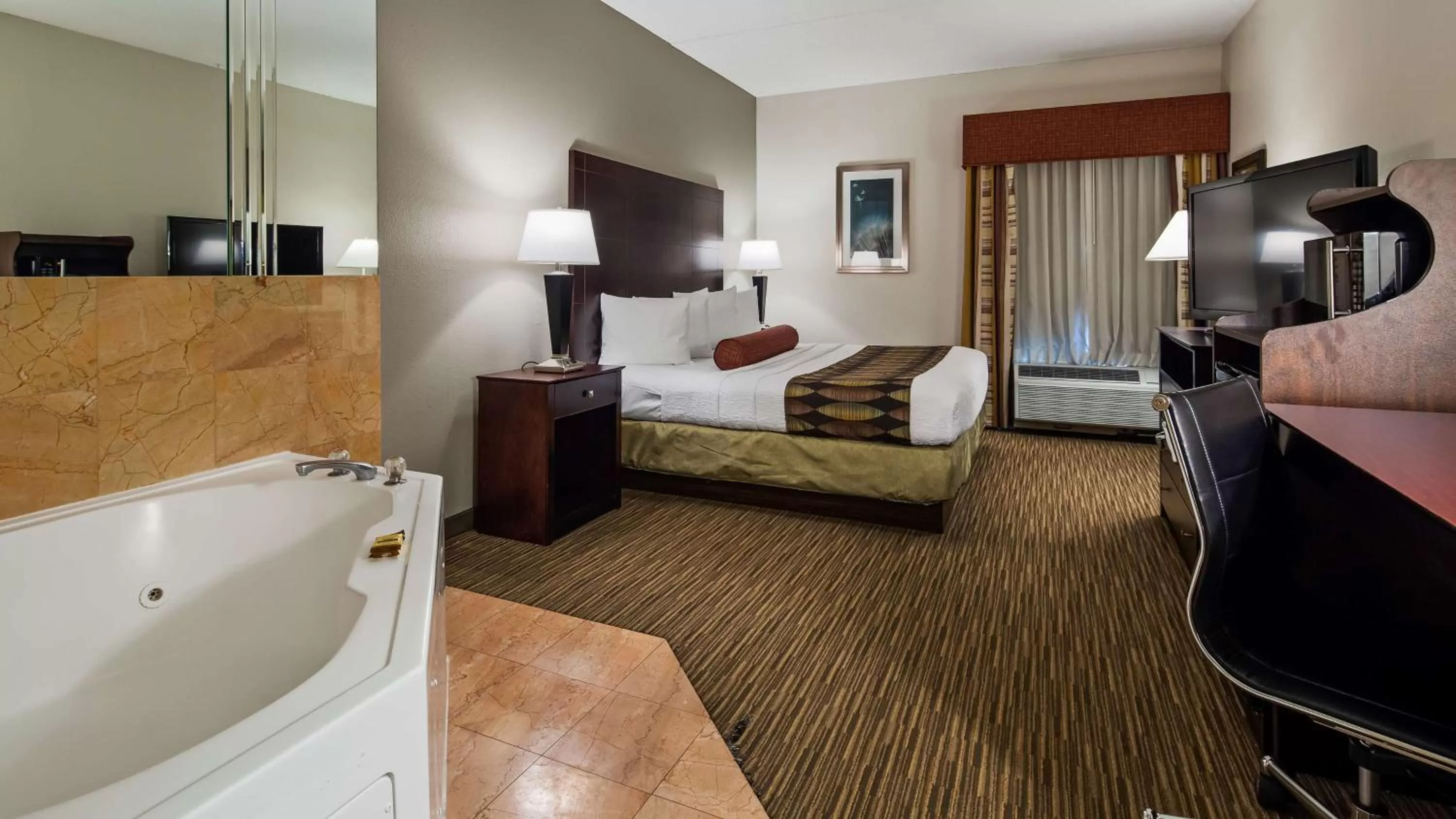 Photo of the whole room, Bed in Best Western Plus O'hare International South Hotel