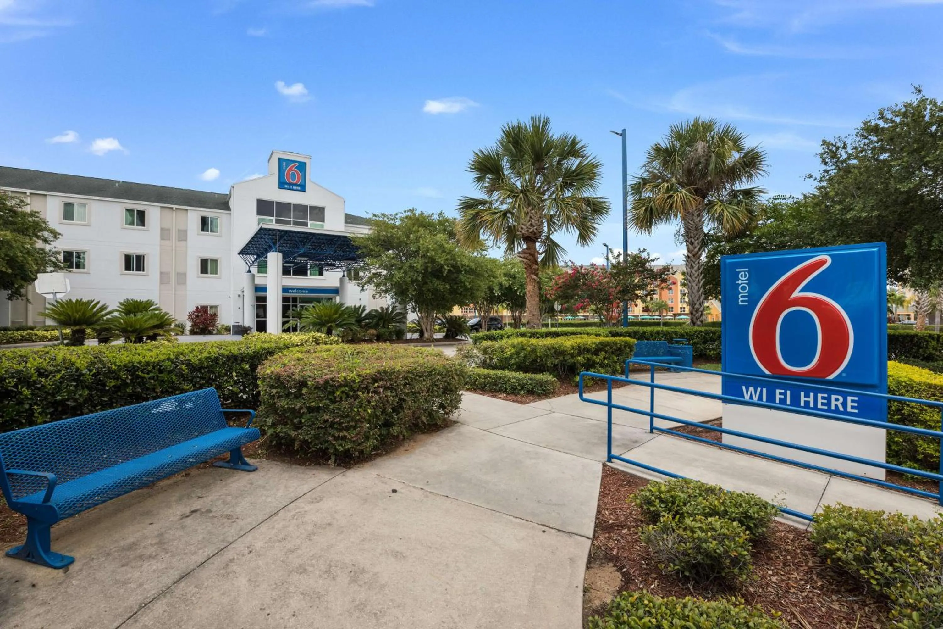 Property building in Motel 6-Orlando, FL - International Dr