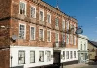 Facade/entrance in Swan Hotel