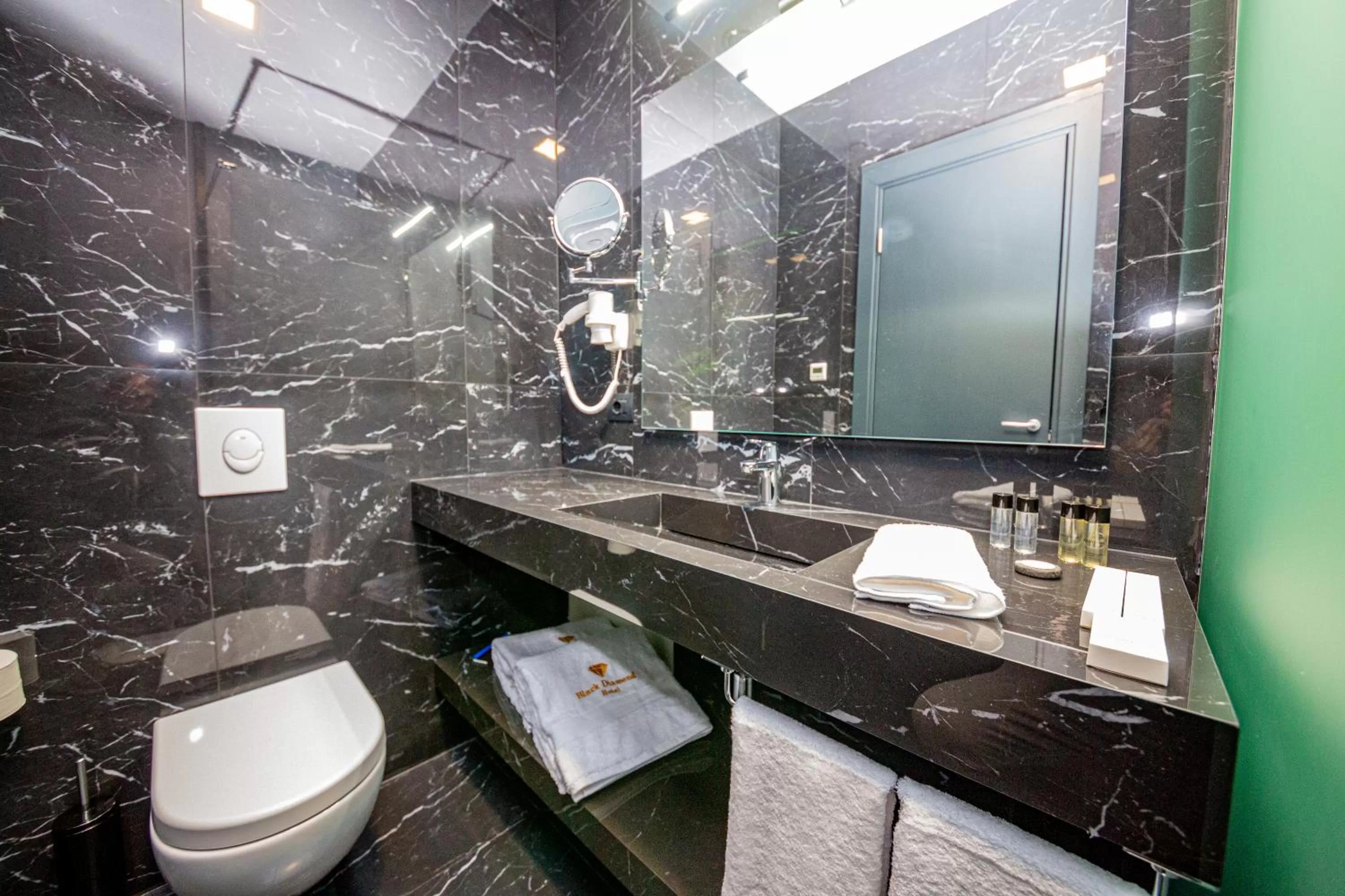 Shower in Black Diamond Hotel