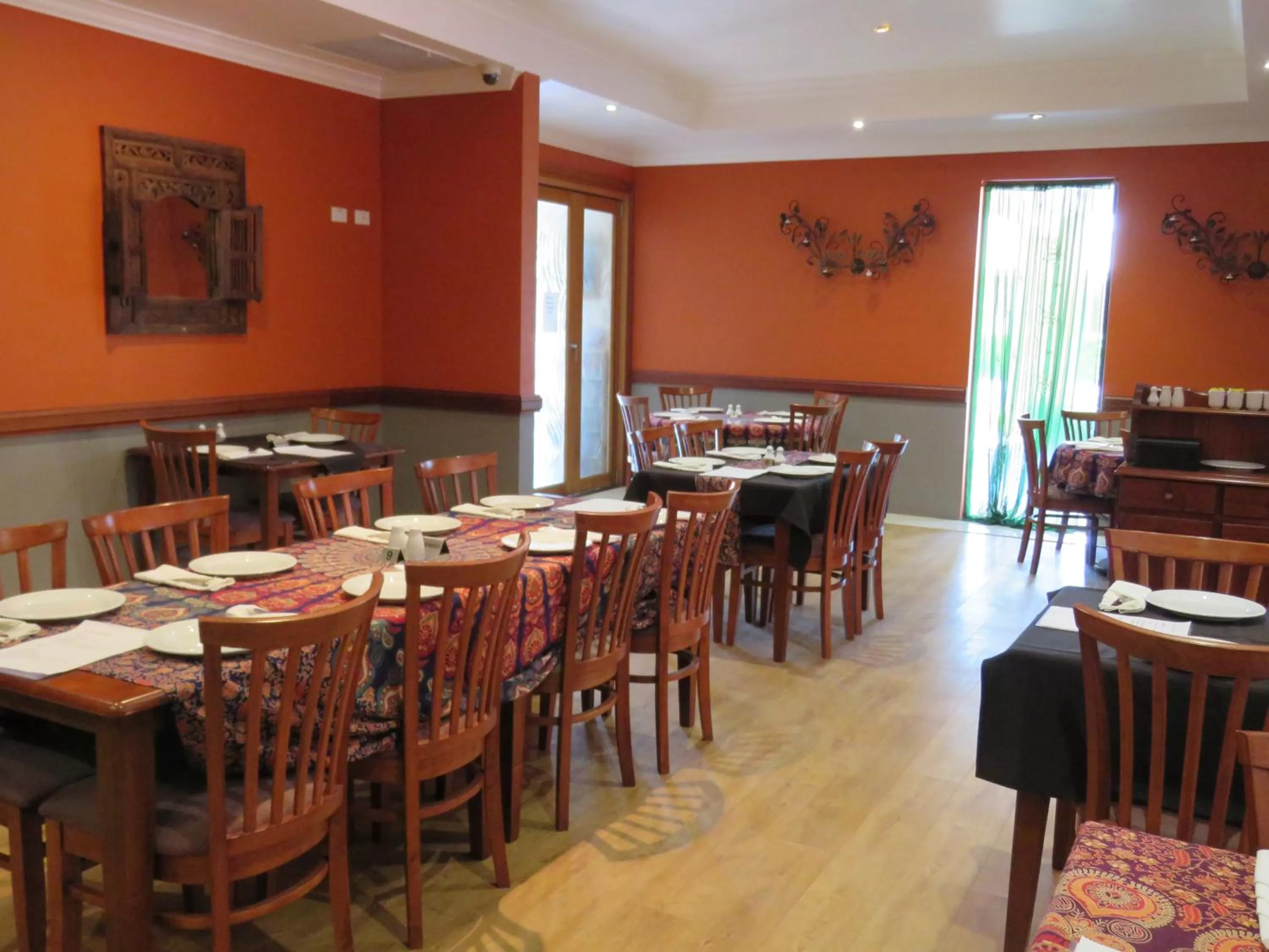 Restaurant/Places to Eat in Emerald Gardens Motel & Apartments