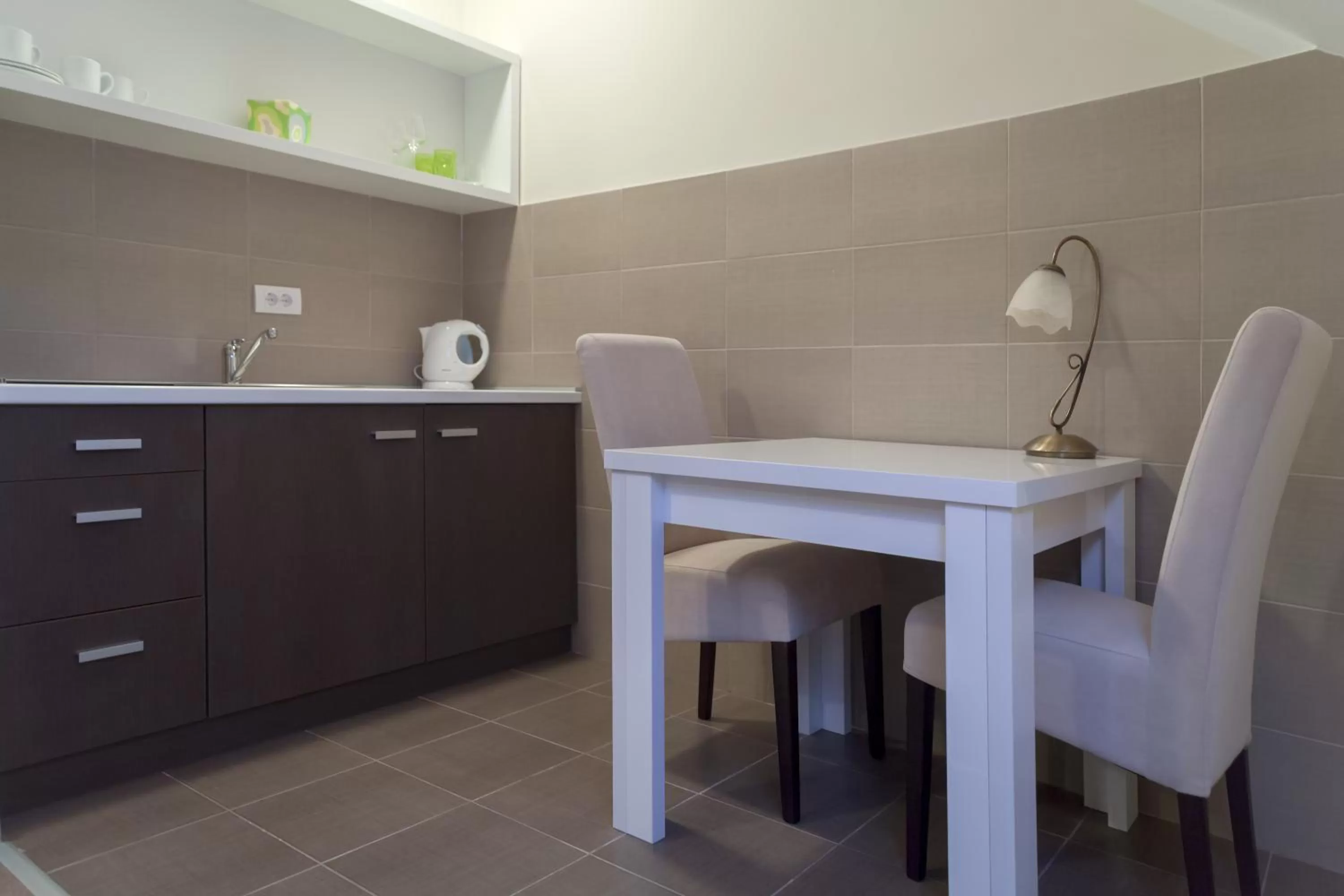 Coffee/tea facilities in Garni Hotel Ema