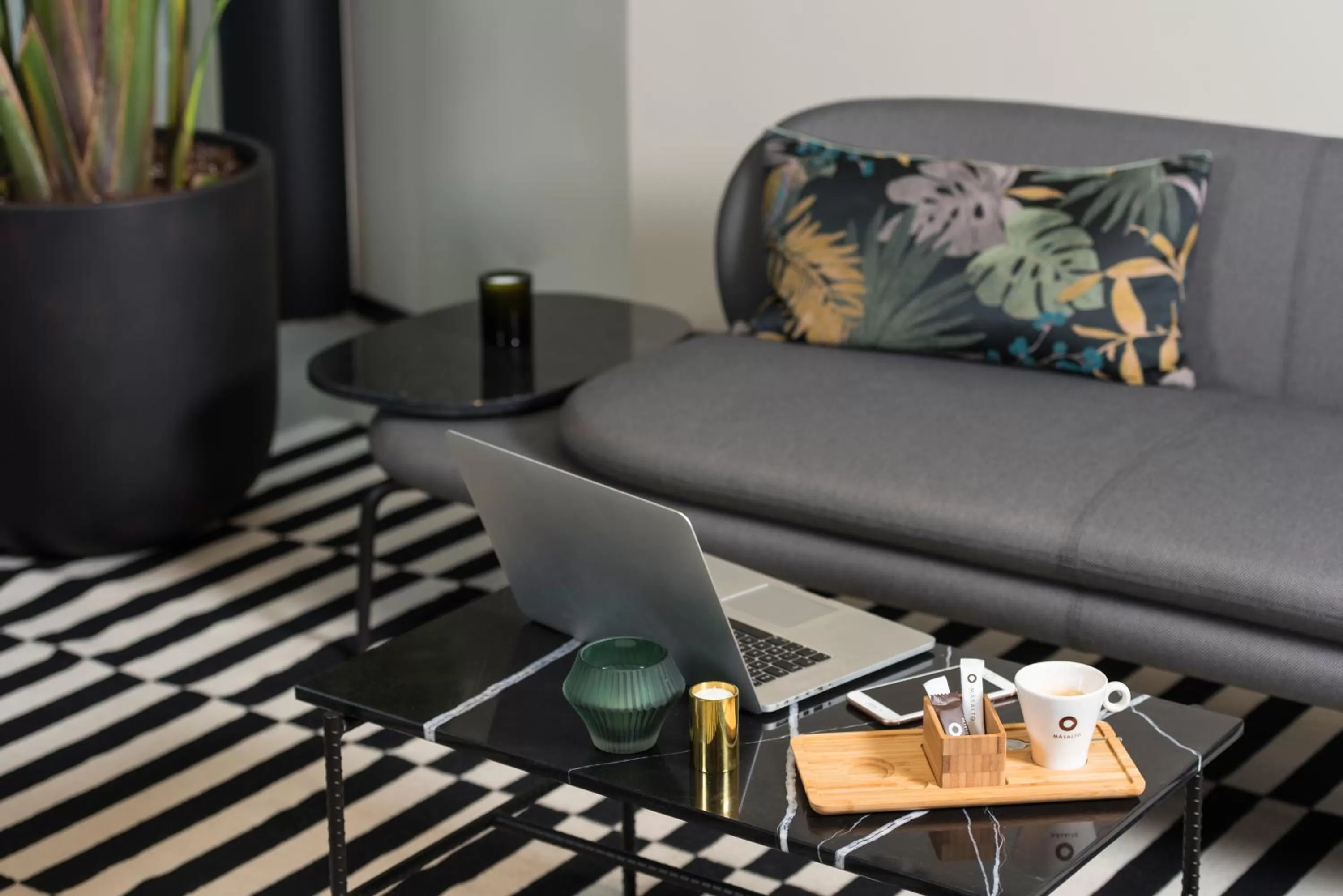 Living room in ibis Brussels Centre Chatelain