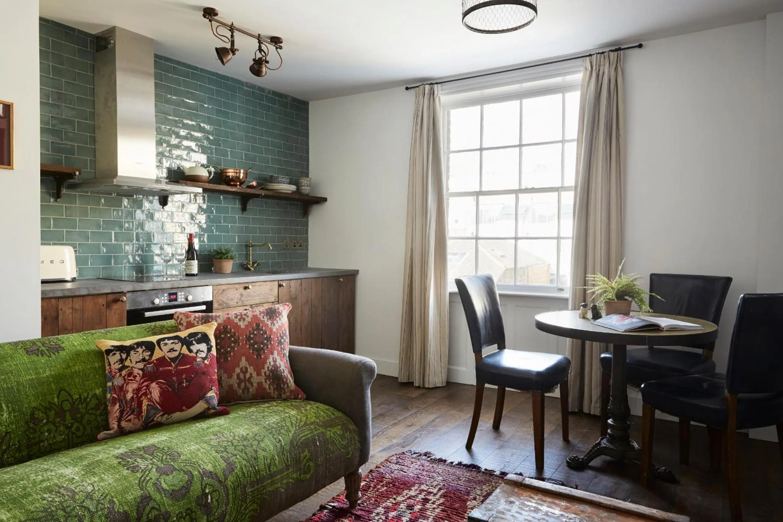 Two-Bedroom Apartment with Sea View in Artist Residence Brighton