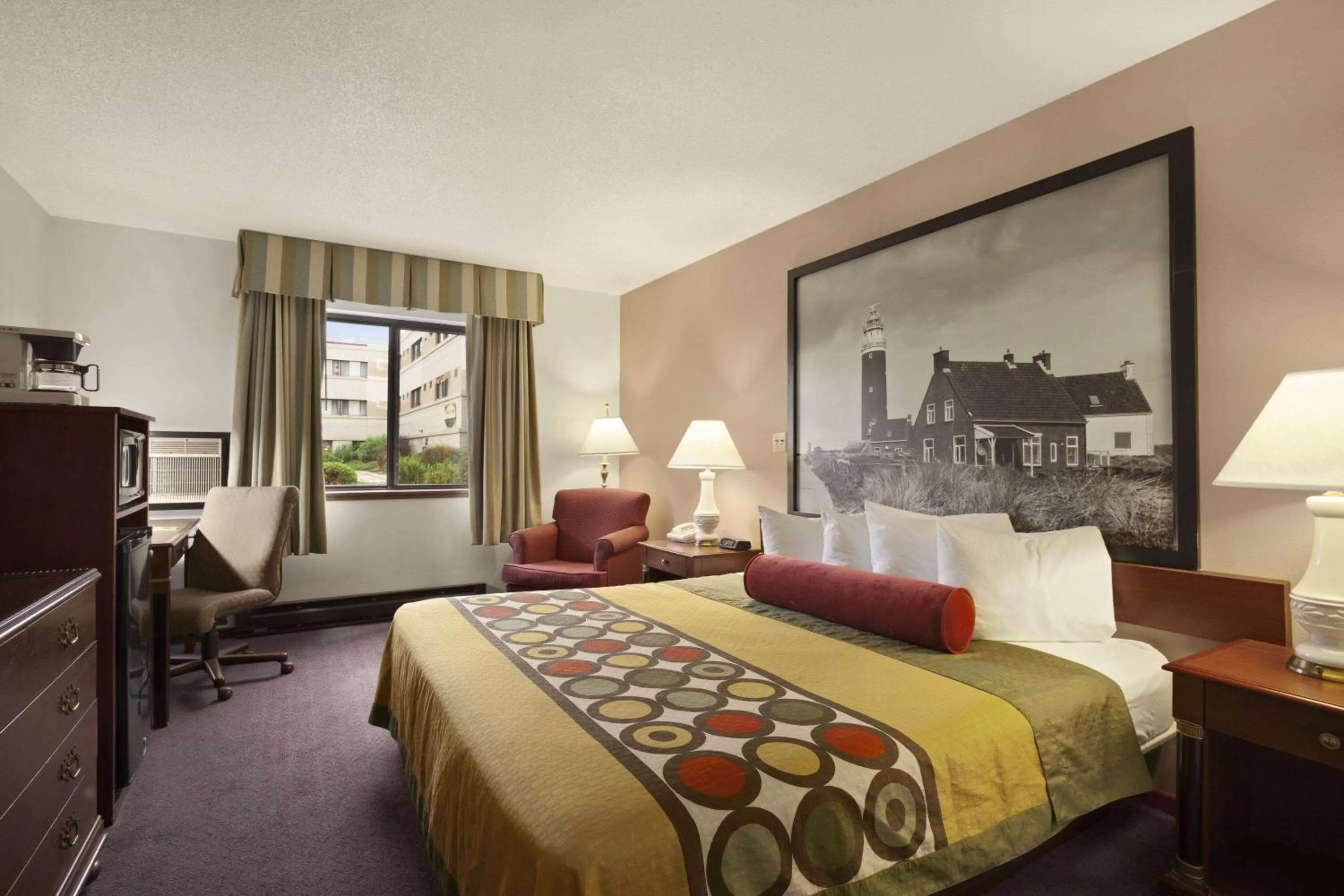 Photo of the whole room, Bed in Super 8 by Wyndham Milwaukee Airport