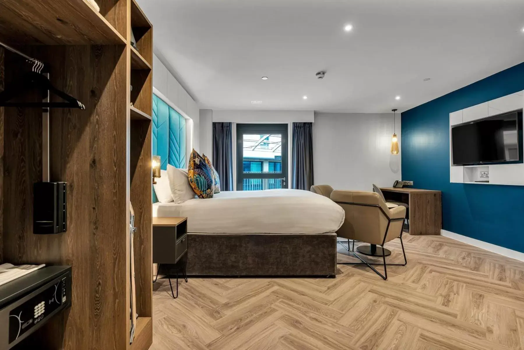 Accessibility Enhanced Studio in Roomzzz Edinburgh Accessibility Enhanced Studio in Roomzzz Edinburgh